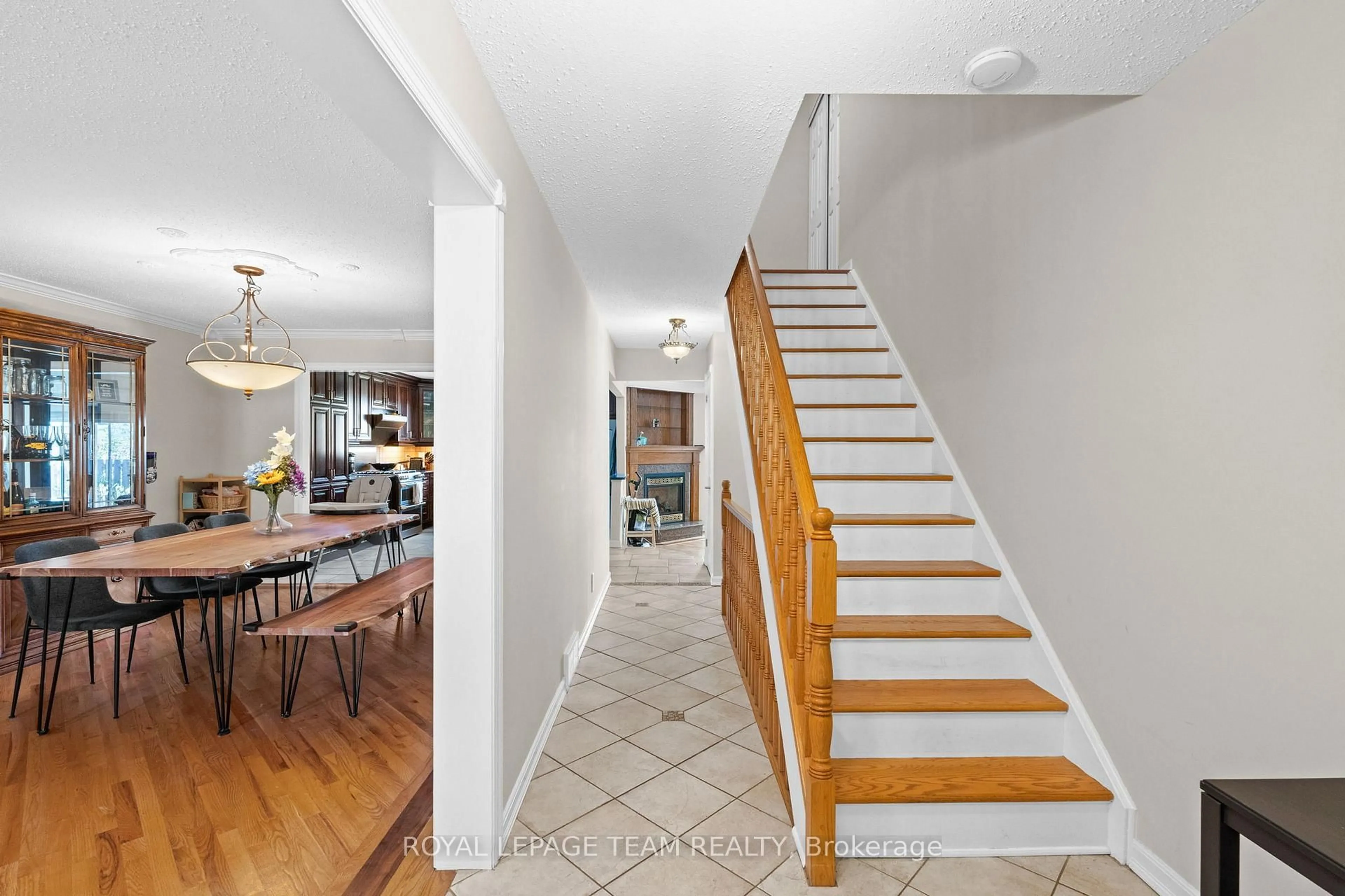 Unknown for 35 IVYLEA St, Ottawa Ontario K2G 4X1