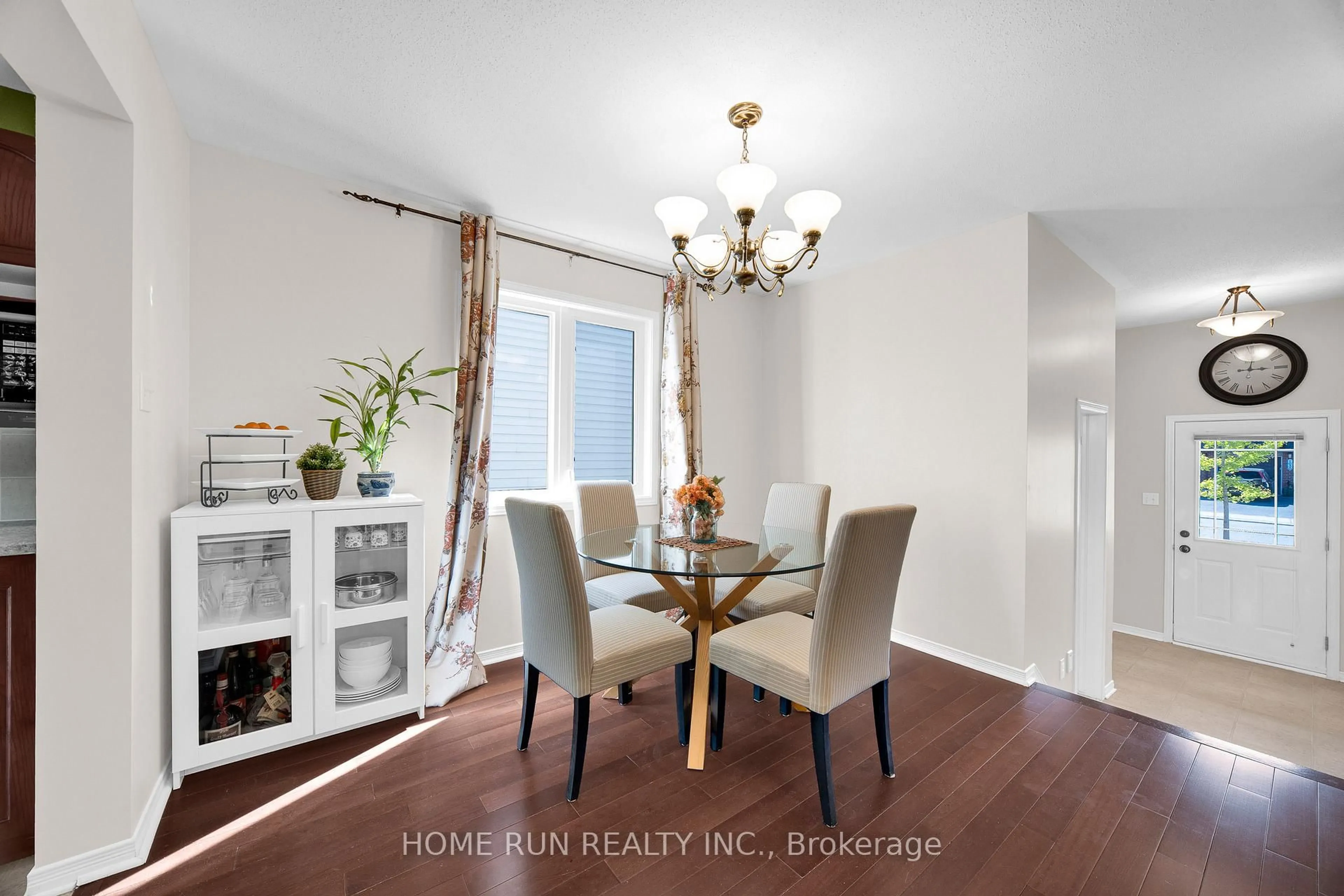 Dining room, wood/laminate floor for 1629 HENRI LAUZON St, Ottawa Ontario K1C 7R7