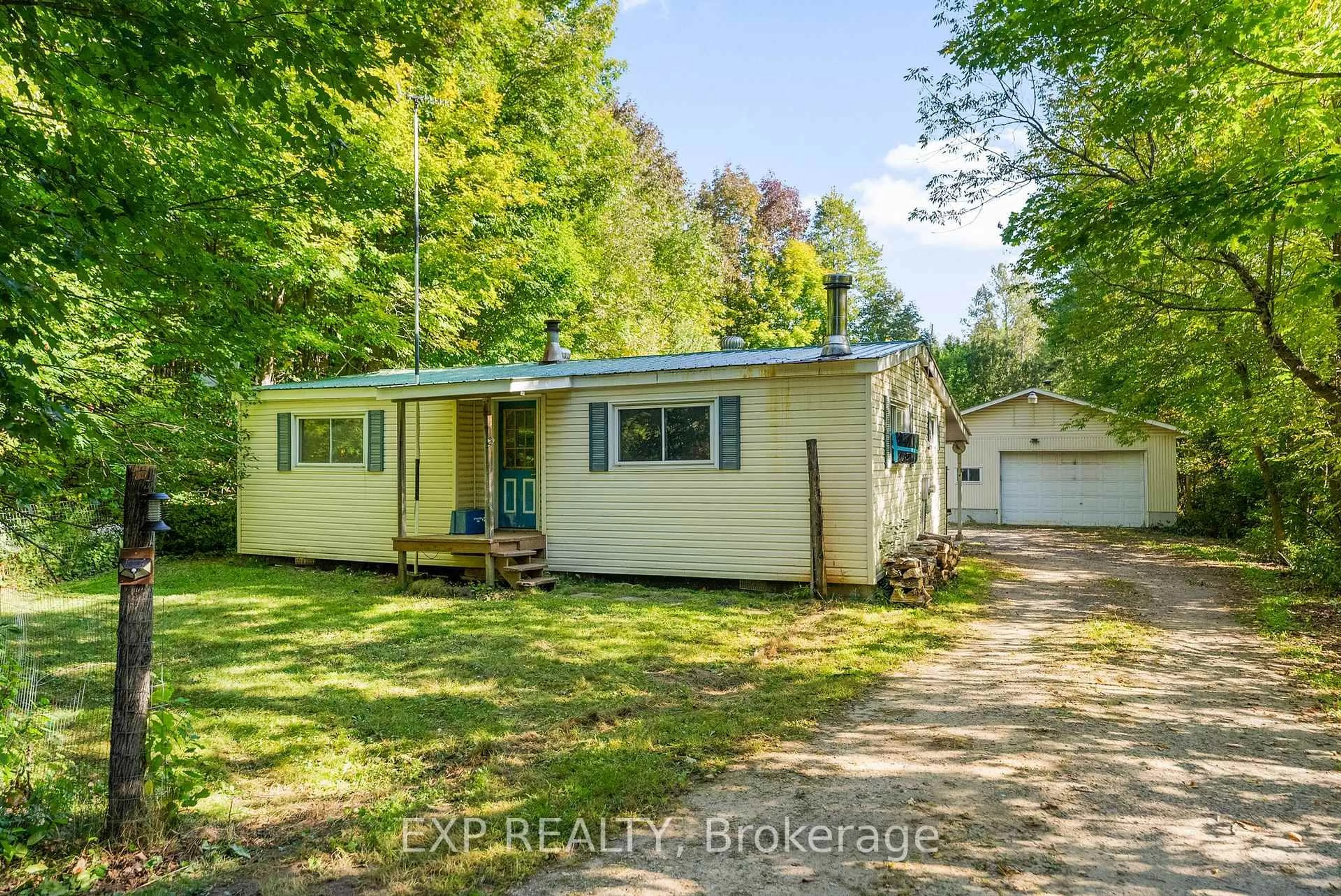 A pic from outside/outdoor area/front of a property/back of a property/a pic from drone, street for 1698 Pucker St, Renfrew Ontario K7V 3Z9
