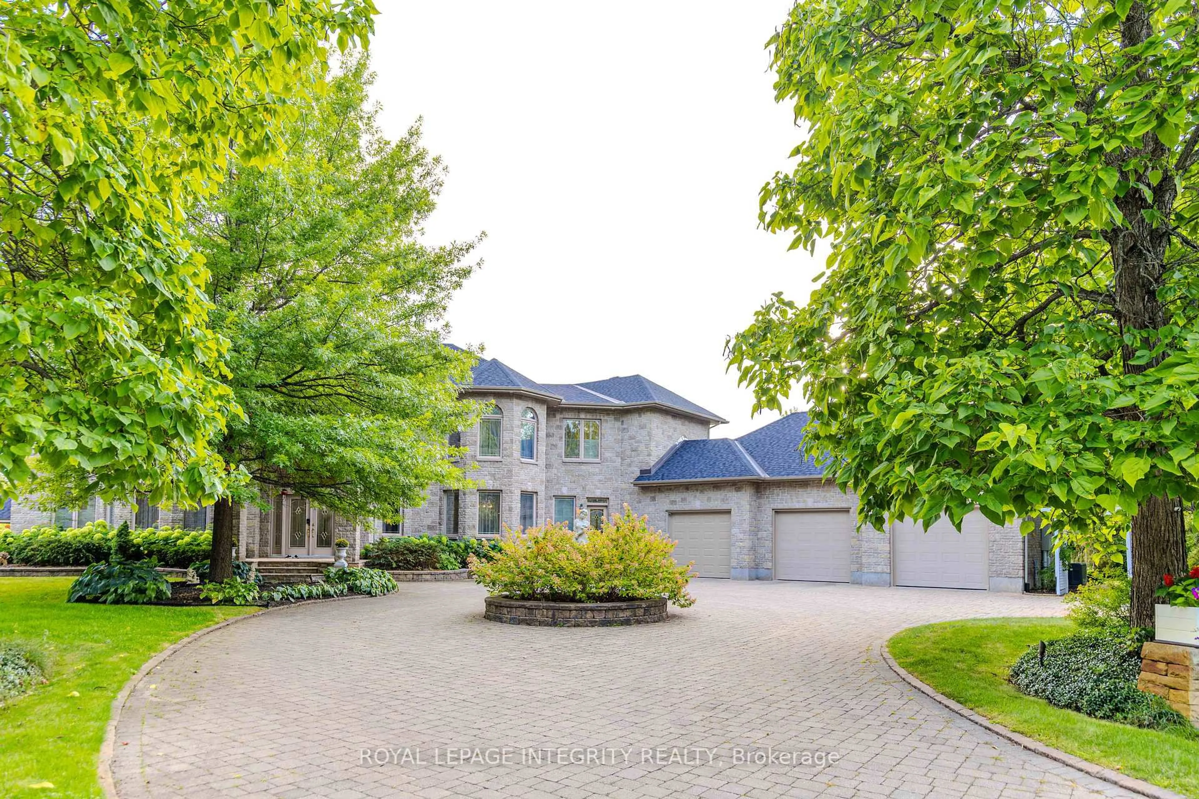 A pic from outside/outdoor area/front of a property/back of a property/a pic from drone, street for 5884 Earlscourt Cres, Ottawa Ontario K4M 1K2