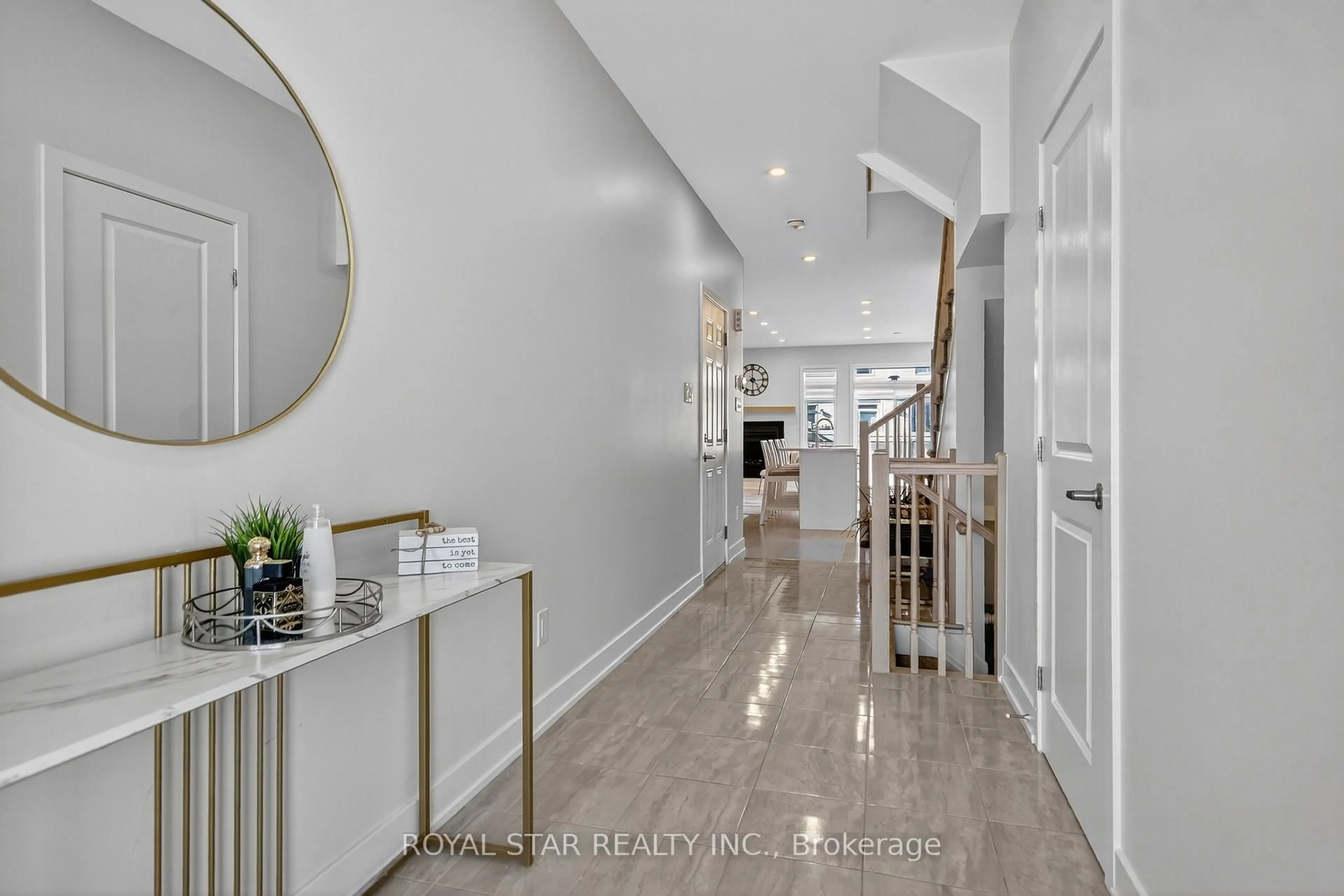 Indoor entryway for 870 Solarium Ave, Ottawa Ontario K4M 0H1