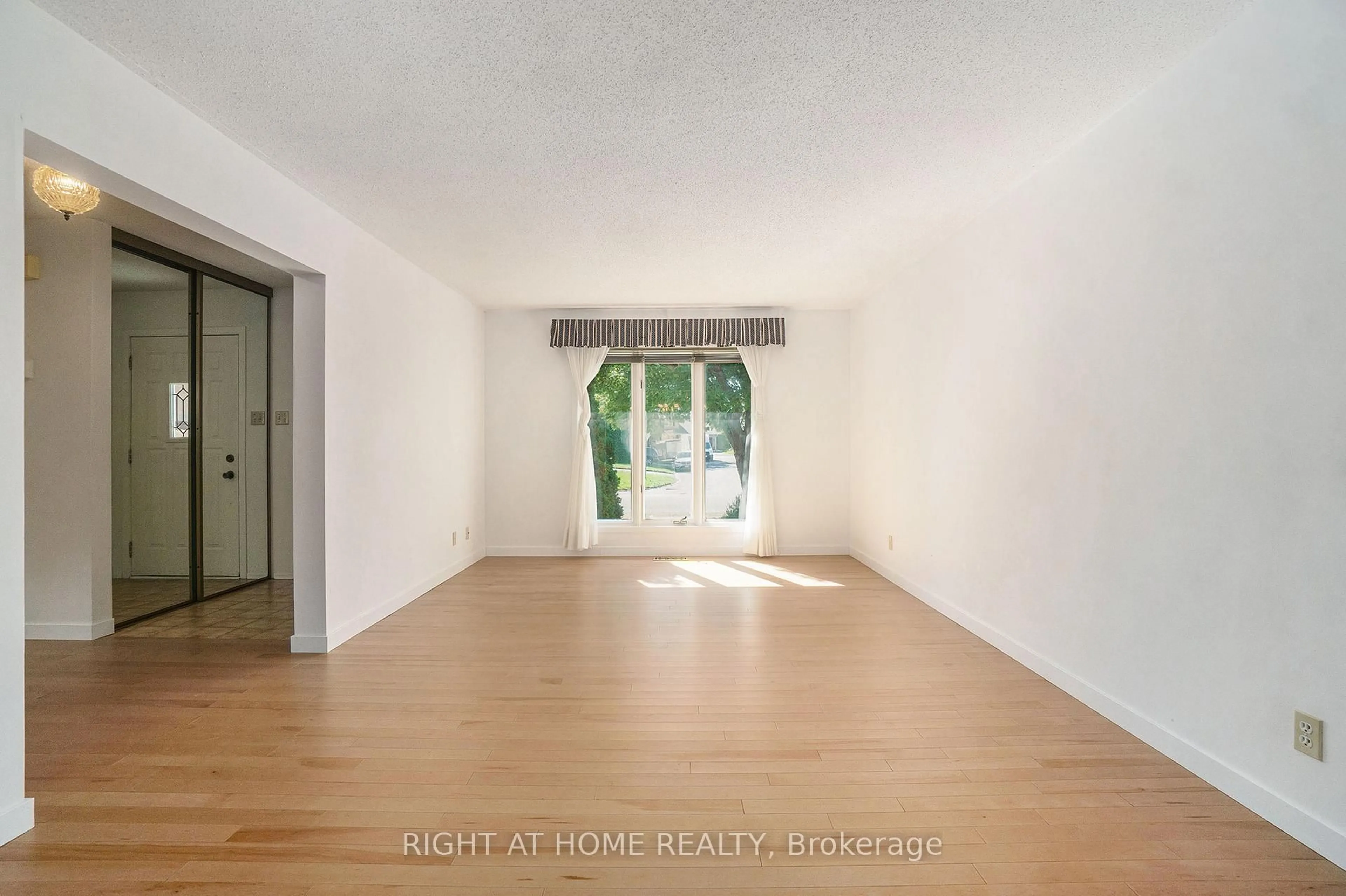 A pic of a room for 82 Nestow Dr, Ottawa Ontario K2G 4L8