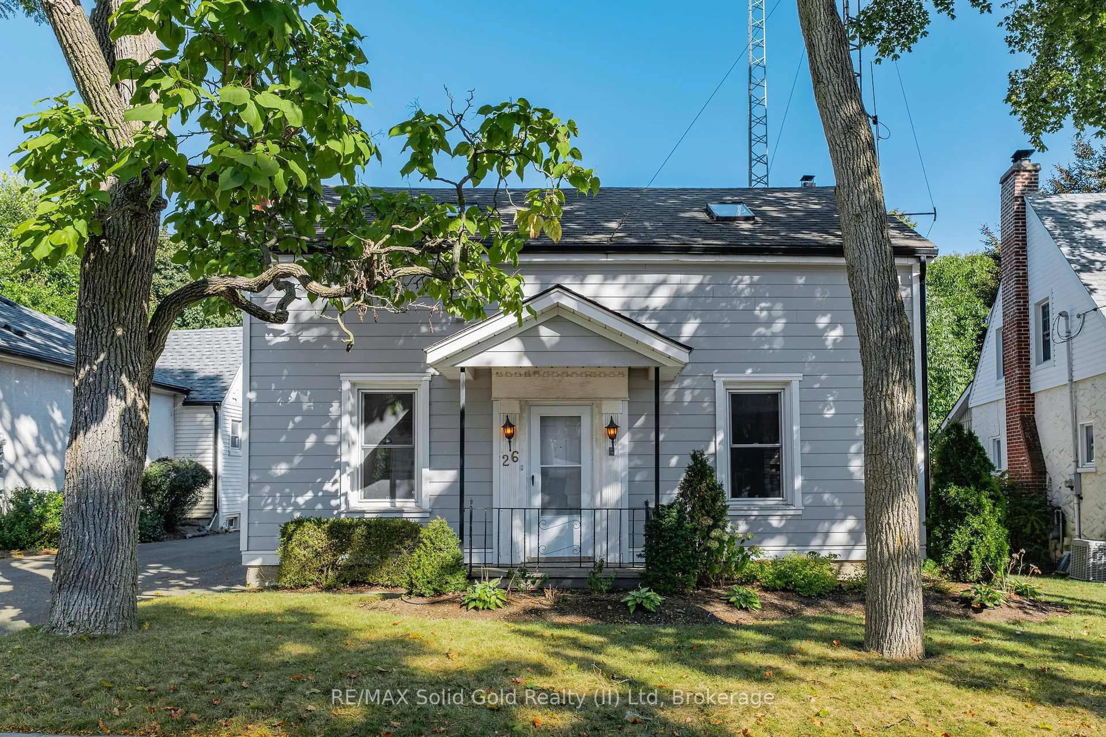 Home with vinyl exterior material, street for 26 Dumfries St, Cambridge Ontario N1S 1Y7