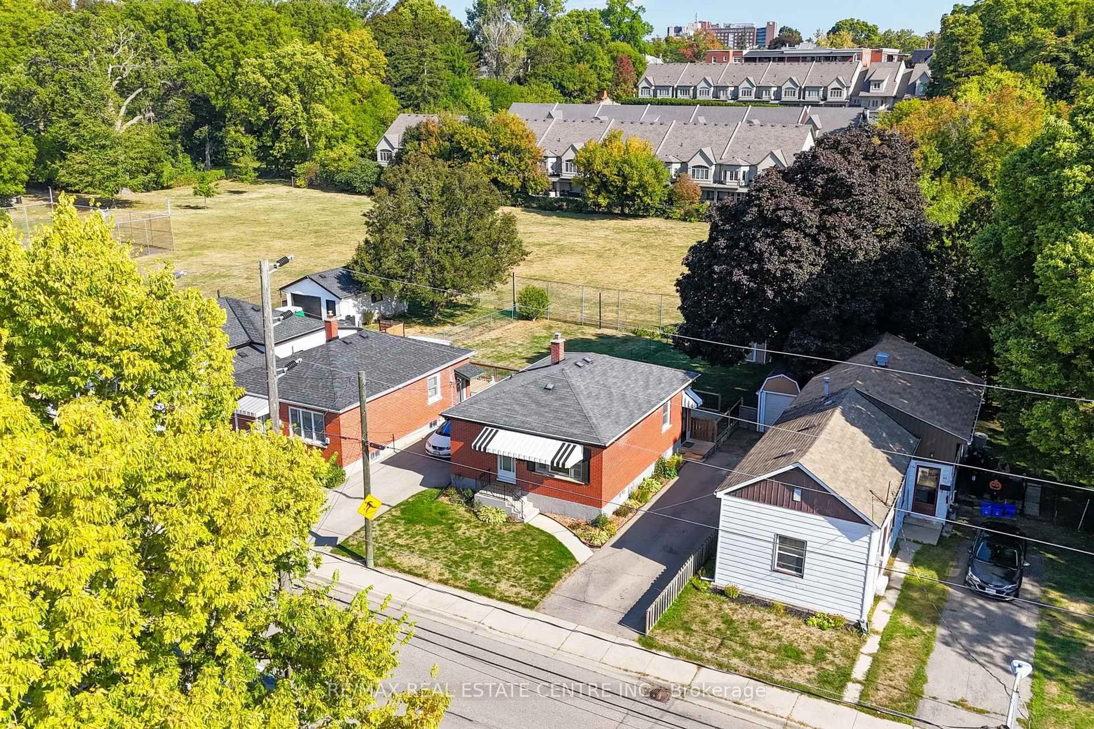 A pic from outside/outdoor area/front of a property/back of a property/a pic from drone, street for 49 Spring St, Brantford Ontario N3T 4M6
