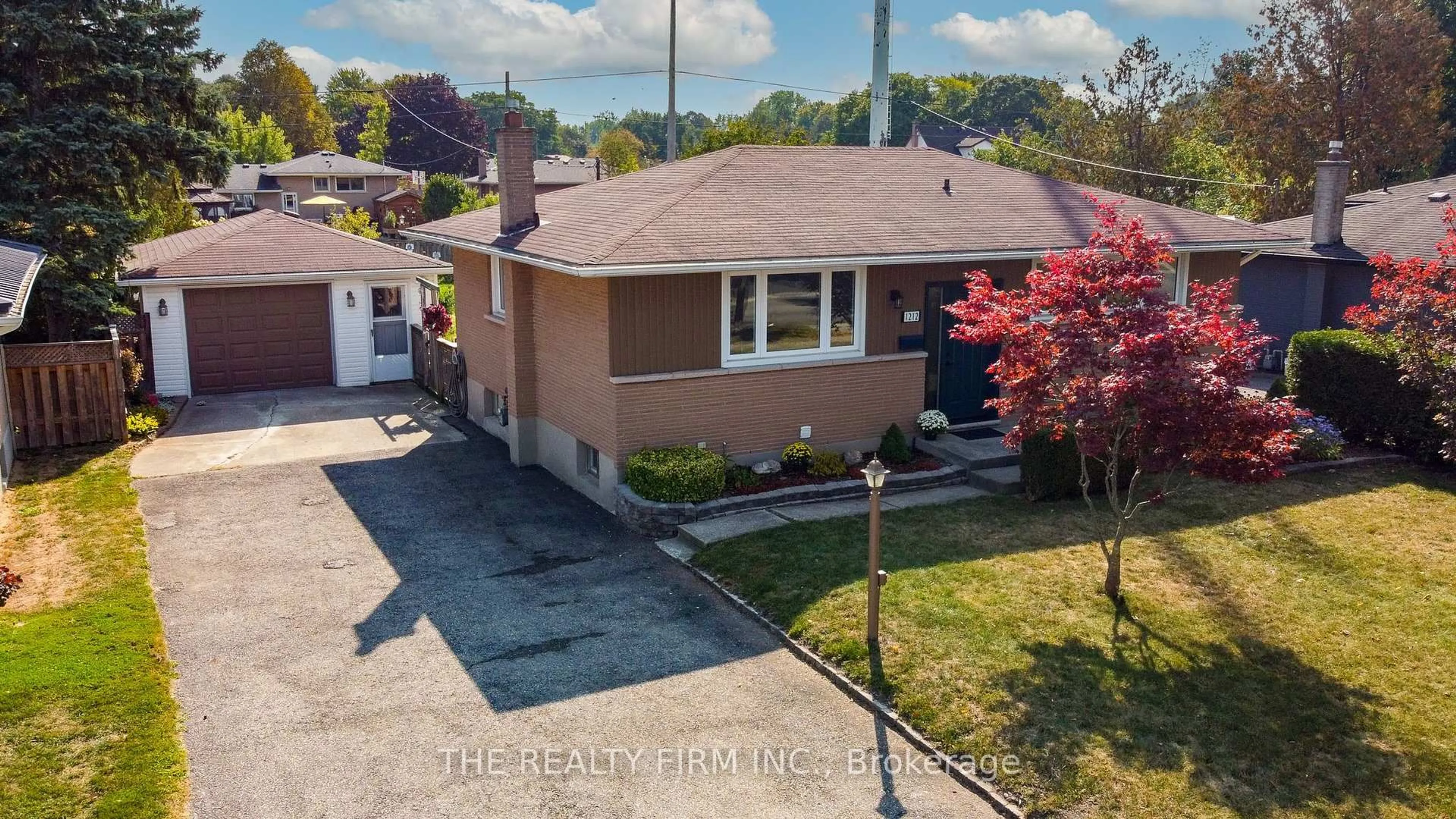 A pic from outside/outdoor area/front of a property/back of a property/a pic from drone, street for 1212 Sorrel Rd, London East Ontario N5V 2N3