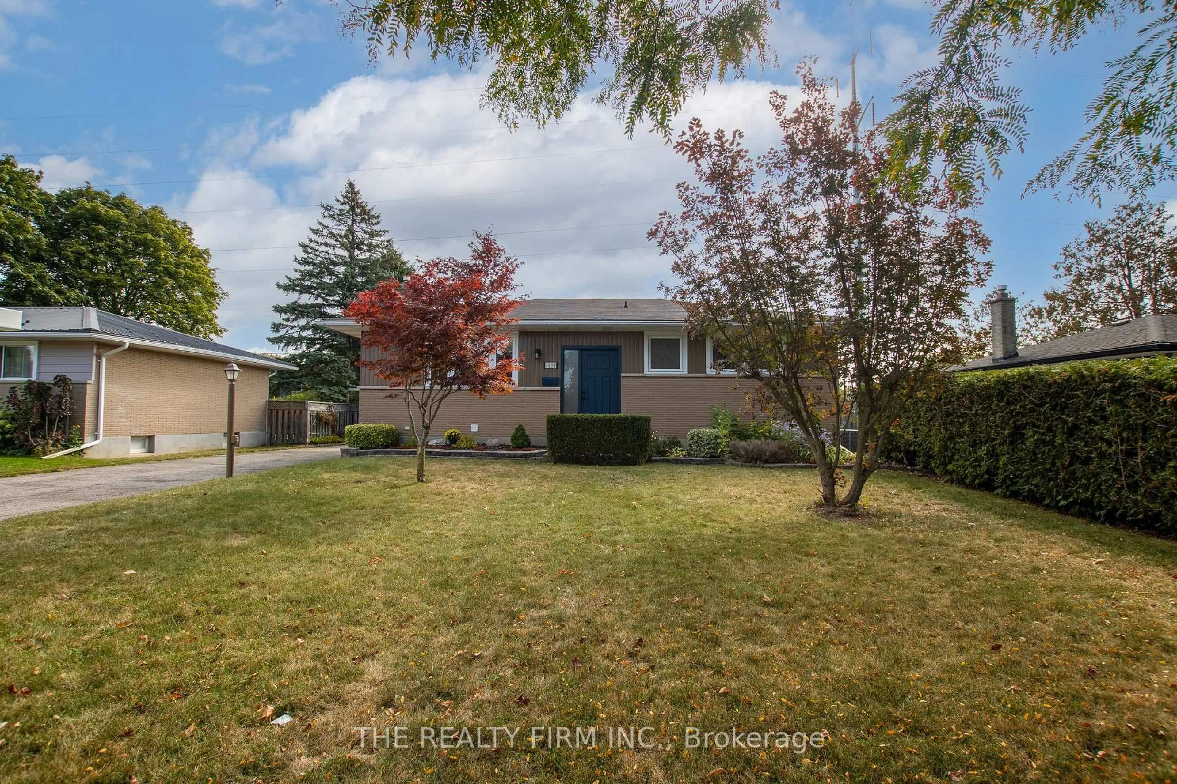 A pic from outside/outdoor area/front of a property/back of a property/a pic from drone, street for 1212 Sorrel Rd, London East Ontario N5V 2N3