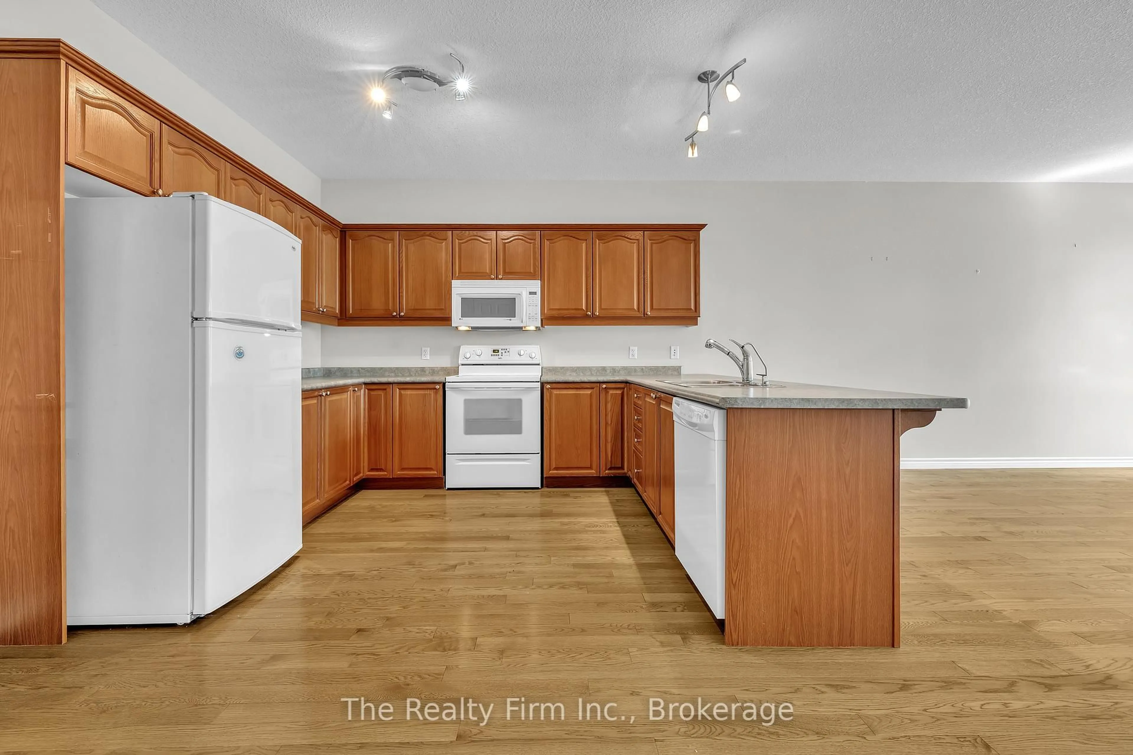 Standard kitchen, unknown for 665 Southwood Way #3, Woodstock Ontario N4S 9A6