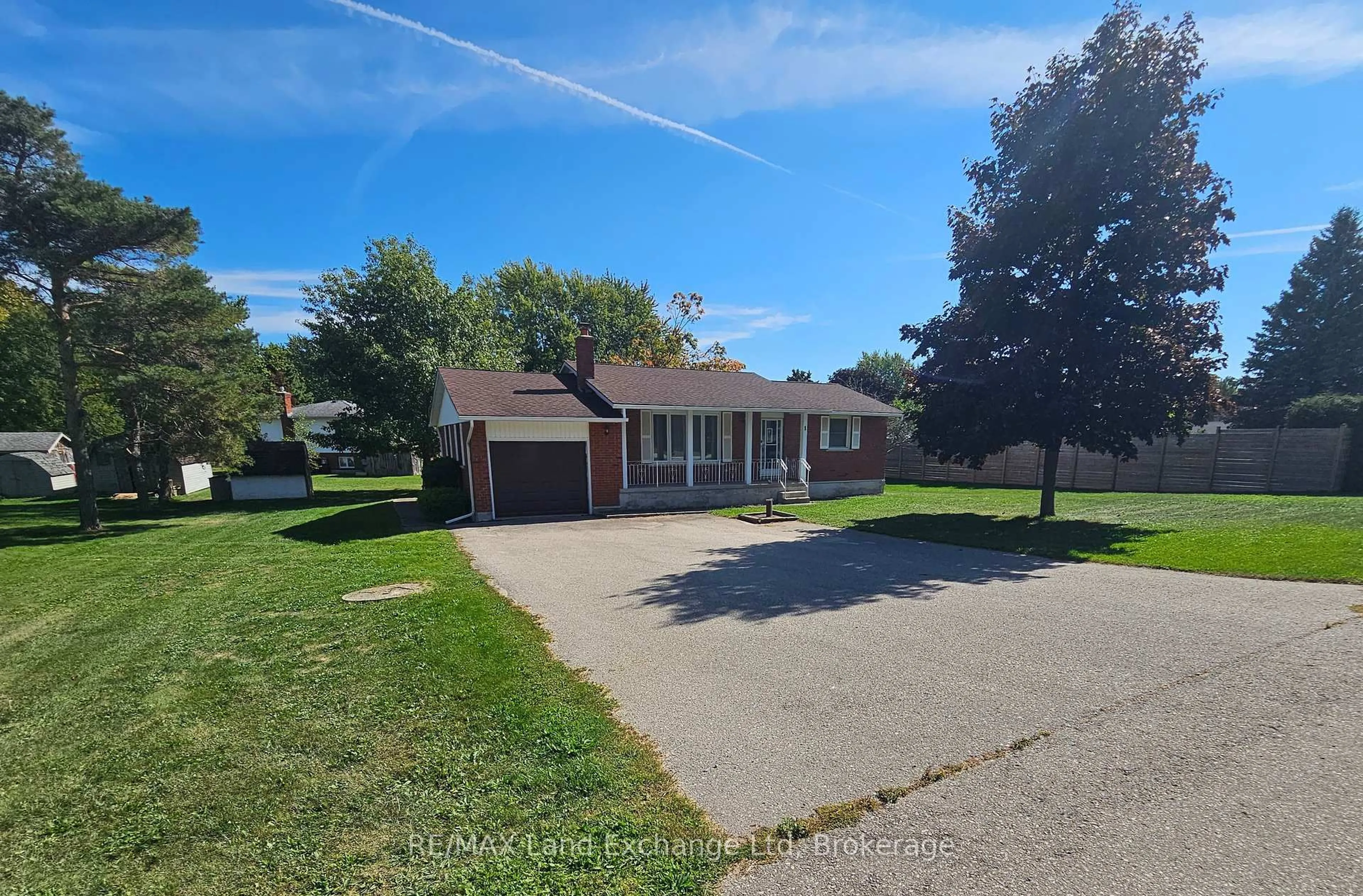 A pic from outside/outdoor area/front of a property/back of a property/a pic from drone, street for 8 Stanley St, Goderich Ontario N7A 3X8
