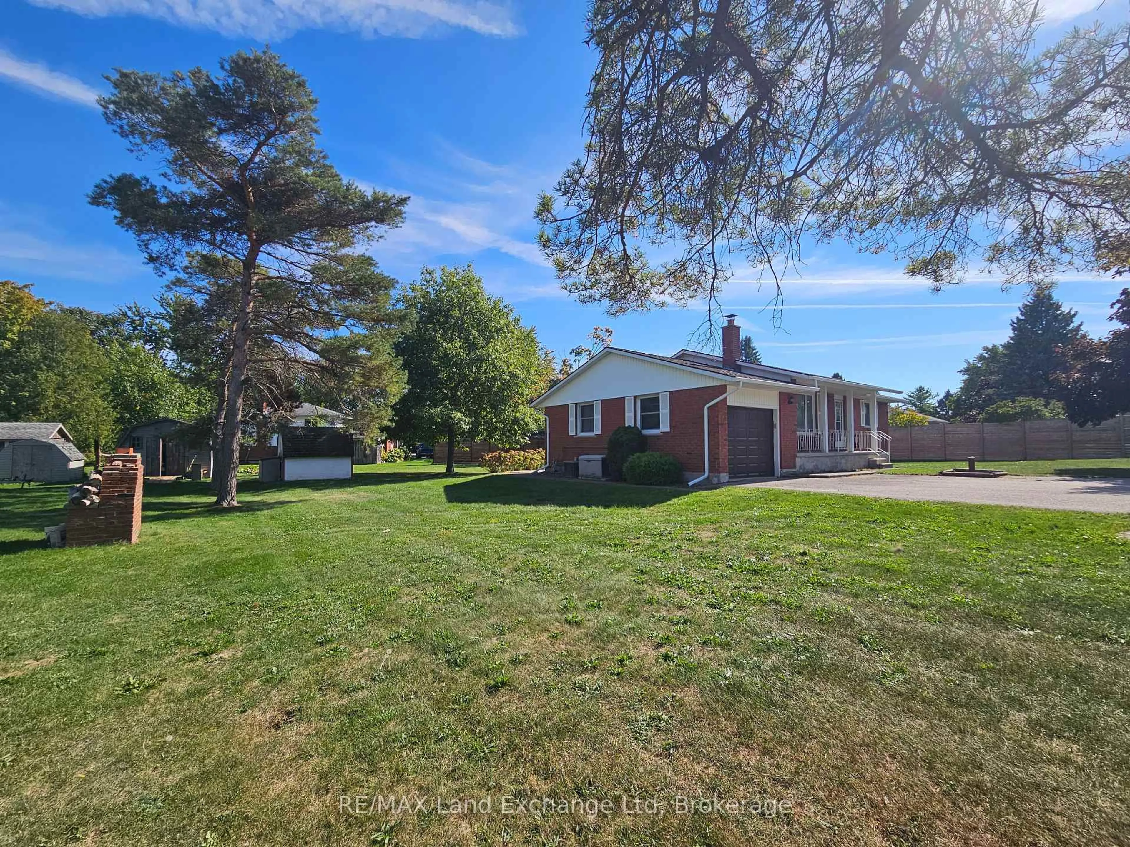 A pic from outside/outdoor area/front of a property/back of a property/a pic from drone, unknown for 8 Stanley St, Goderich Ontario N7A 3X8