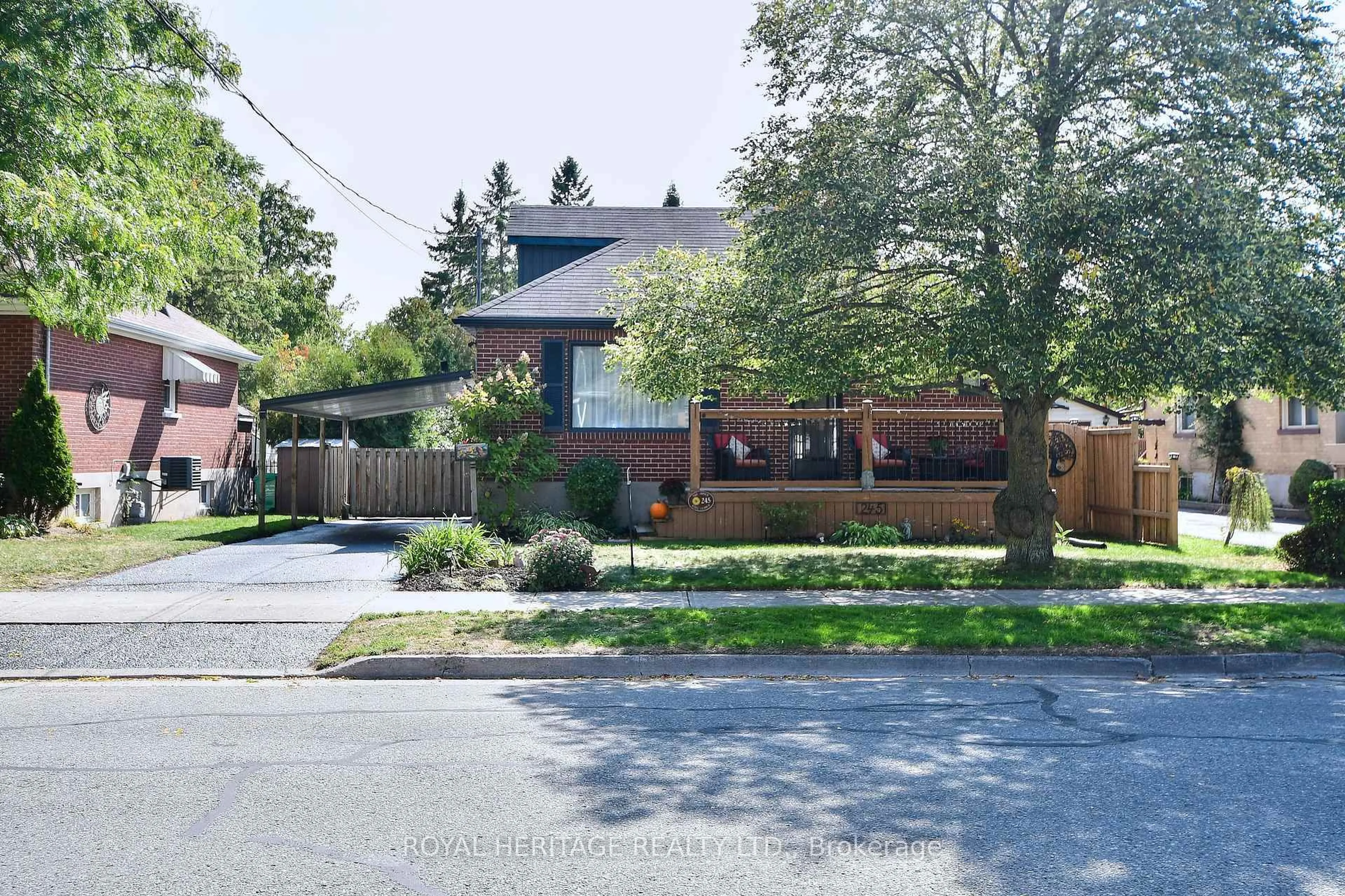 A pic from outside/outdoor area/front of a property/back of a property/a pic from drone, street for 245 King George St, Peterborough Ontario K9J 1R7
