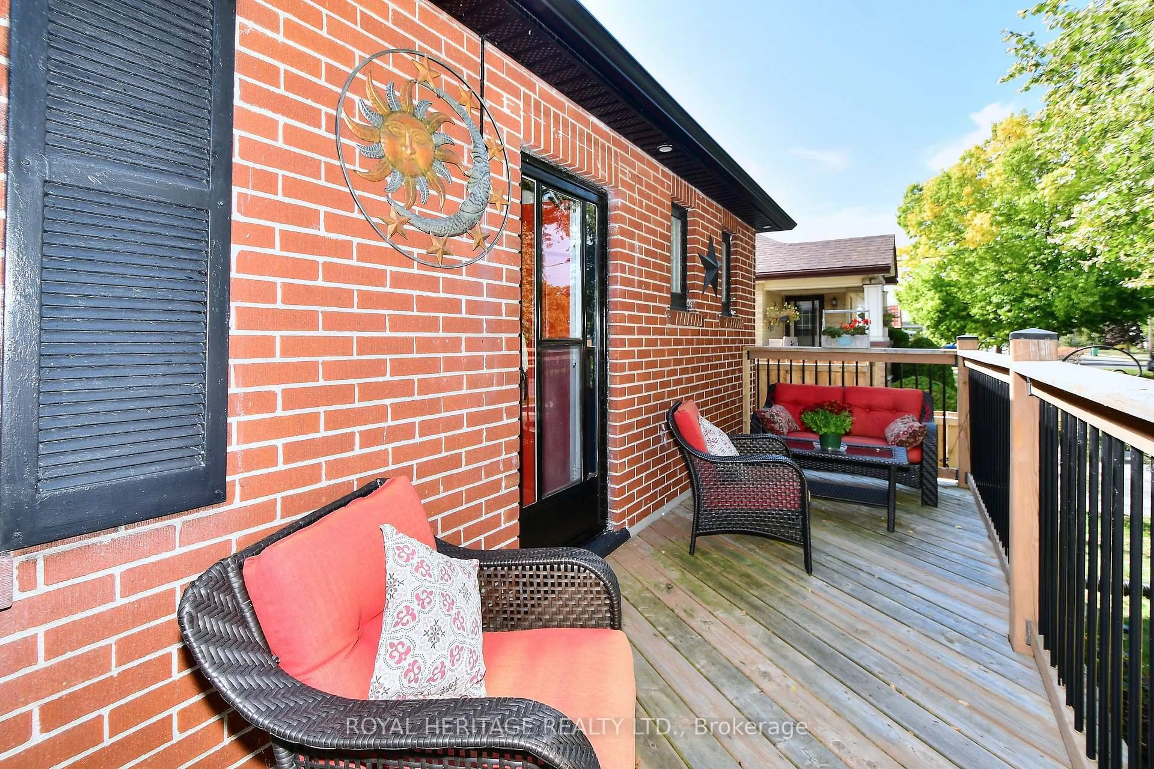 Patio, street for 245 King George St, Peterborough Ontario K9J 1R7