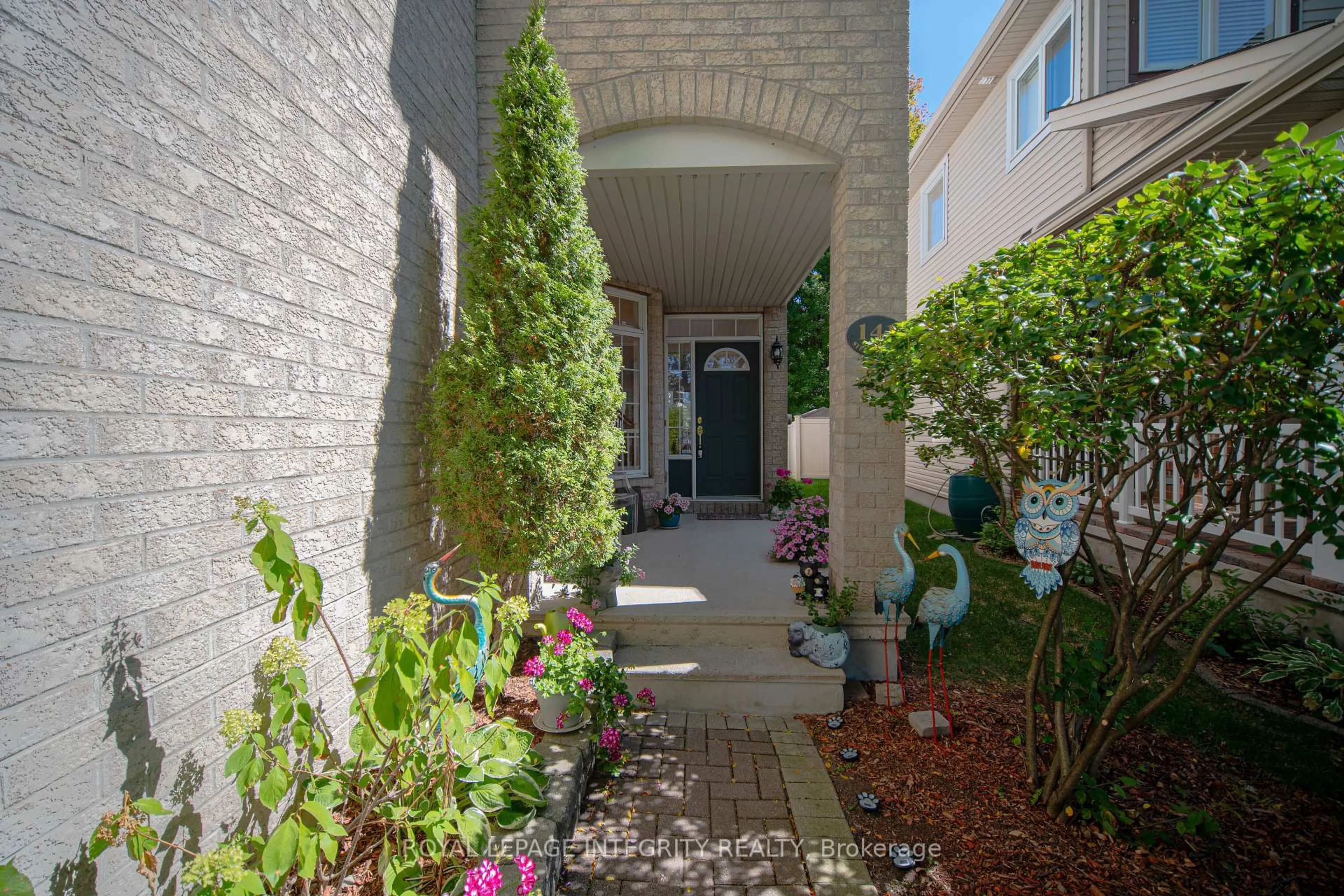 Patio, street for 141 STEEPLE CHASE Dr, Ottawa Ontario K2M 2Z5