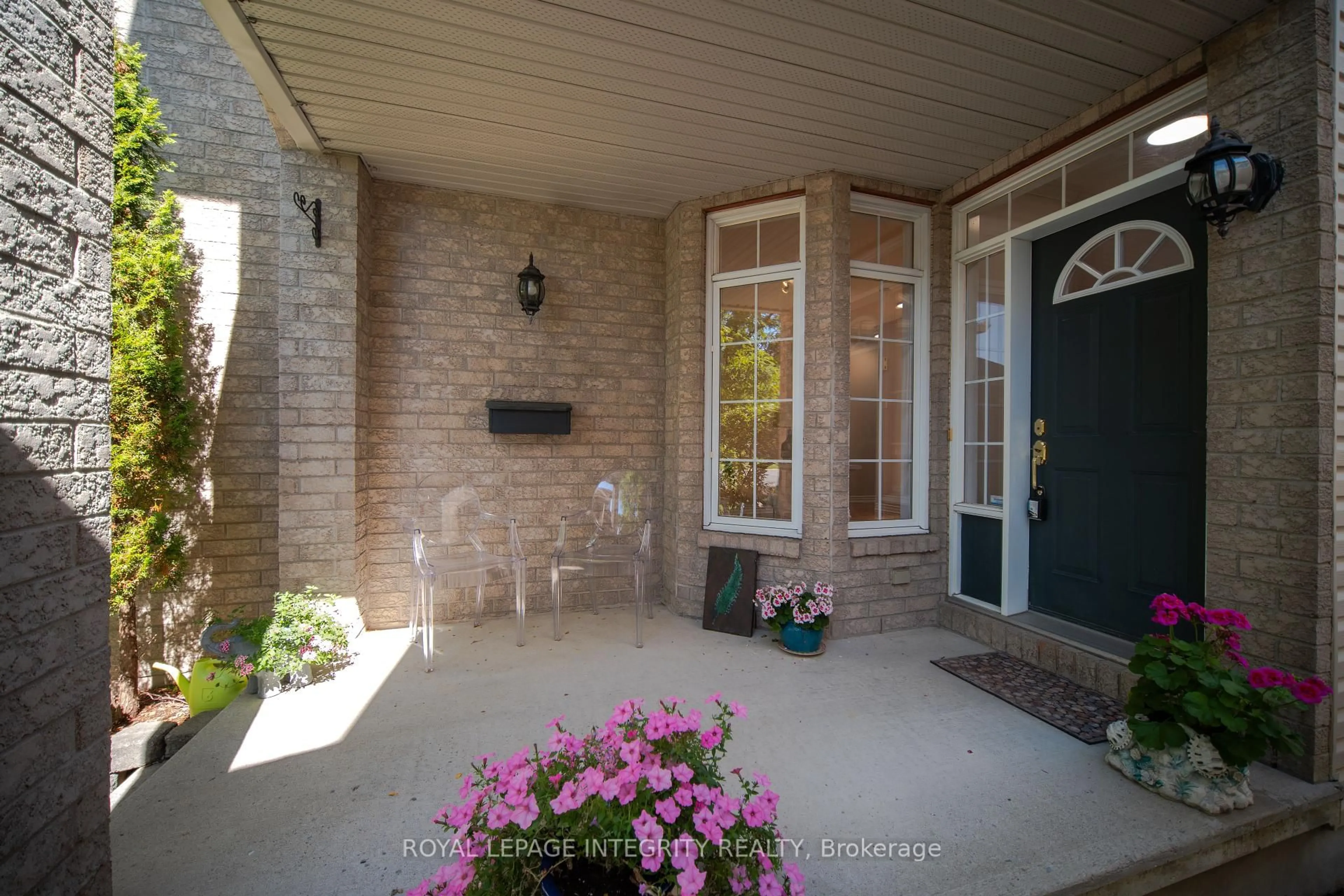 Indoor entryway for 141 STEEPLE CHASE Dr, Ottawa Ontario K2M 2Z5