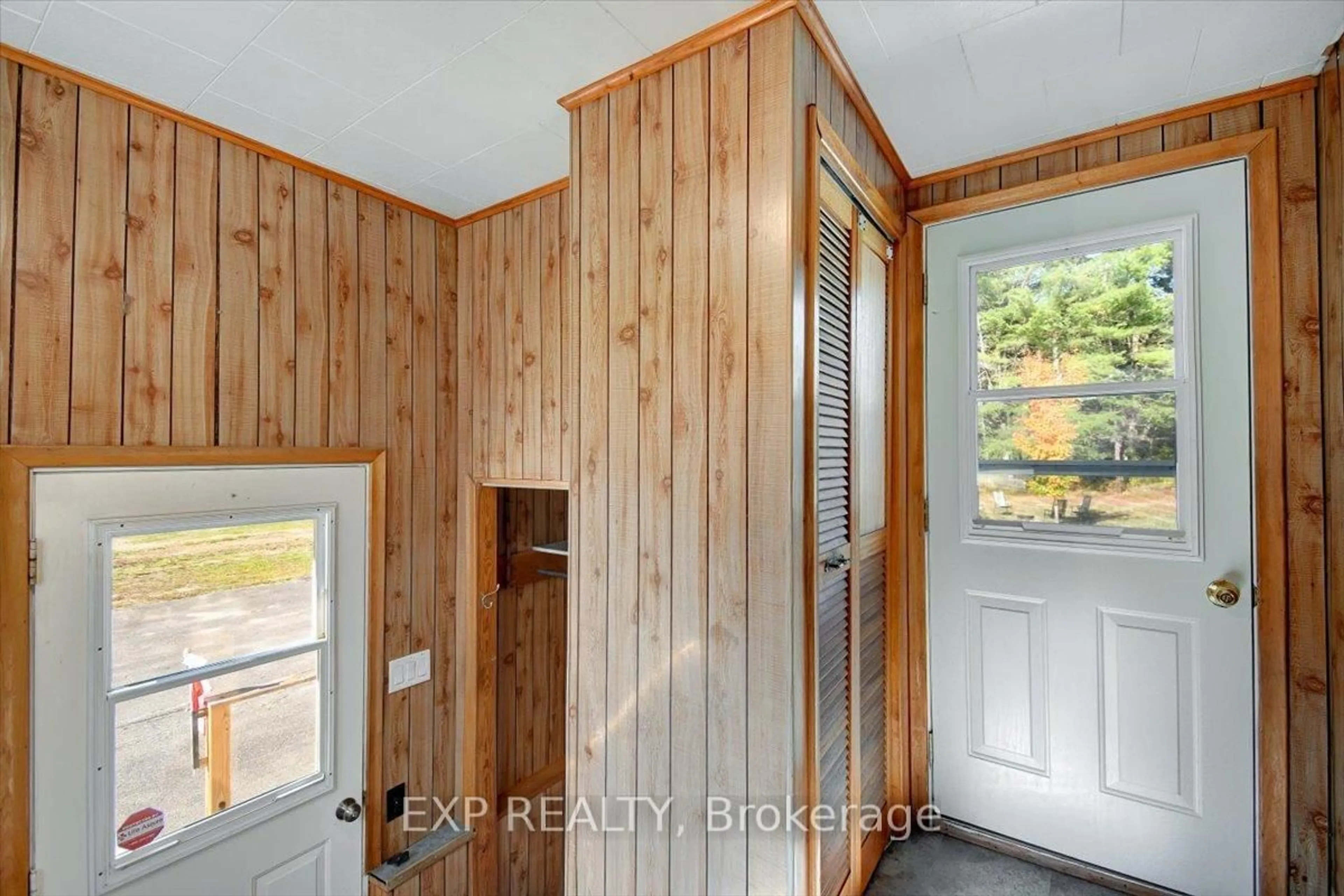Indoor entryway for 29599 Highway 62, Bancroft Ontario K0L 1C0