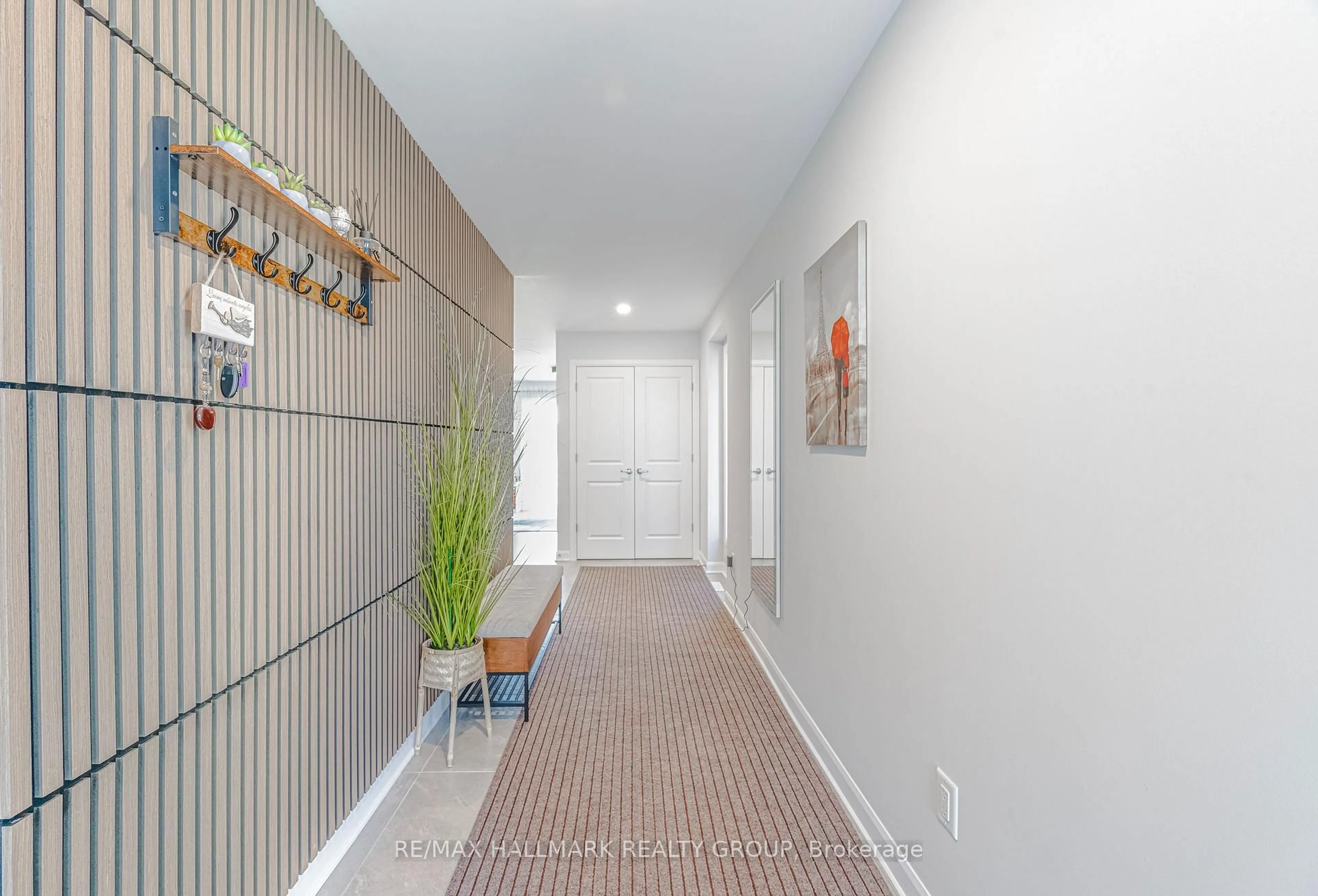 Indoor foyer for 5017 Abbott St, Ottawa Ontario K2V 0M6