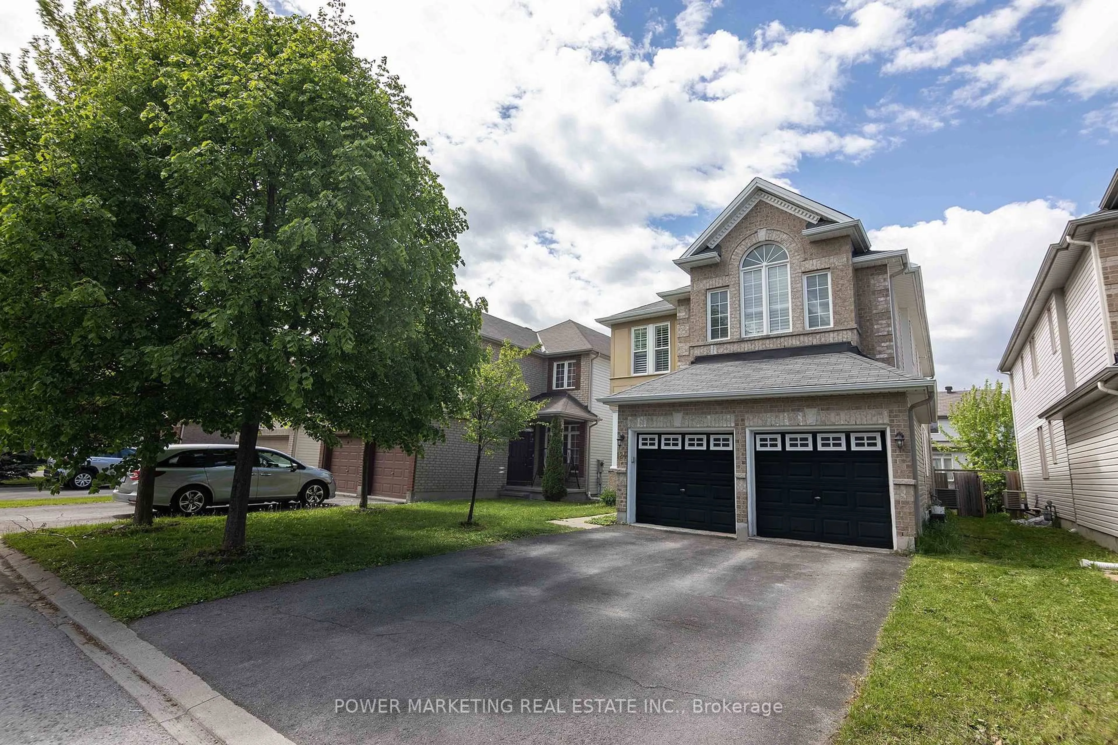 A pic from outside/outdoor area/front of a property/back of a property/a pic from drone, street for 124 Strathcarron Cres, Ottawa Ontario K2K 0C7