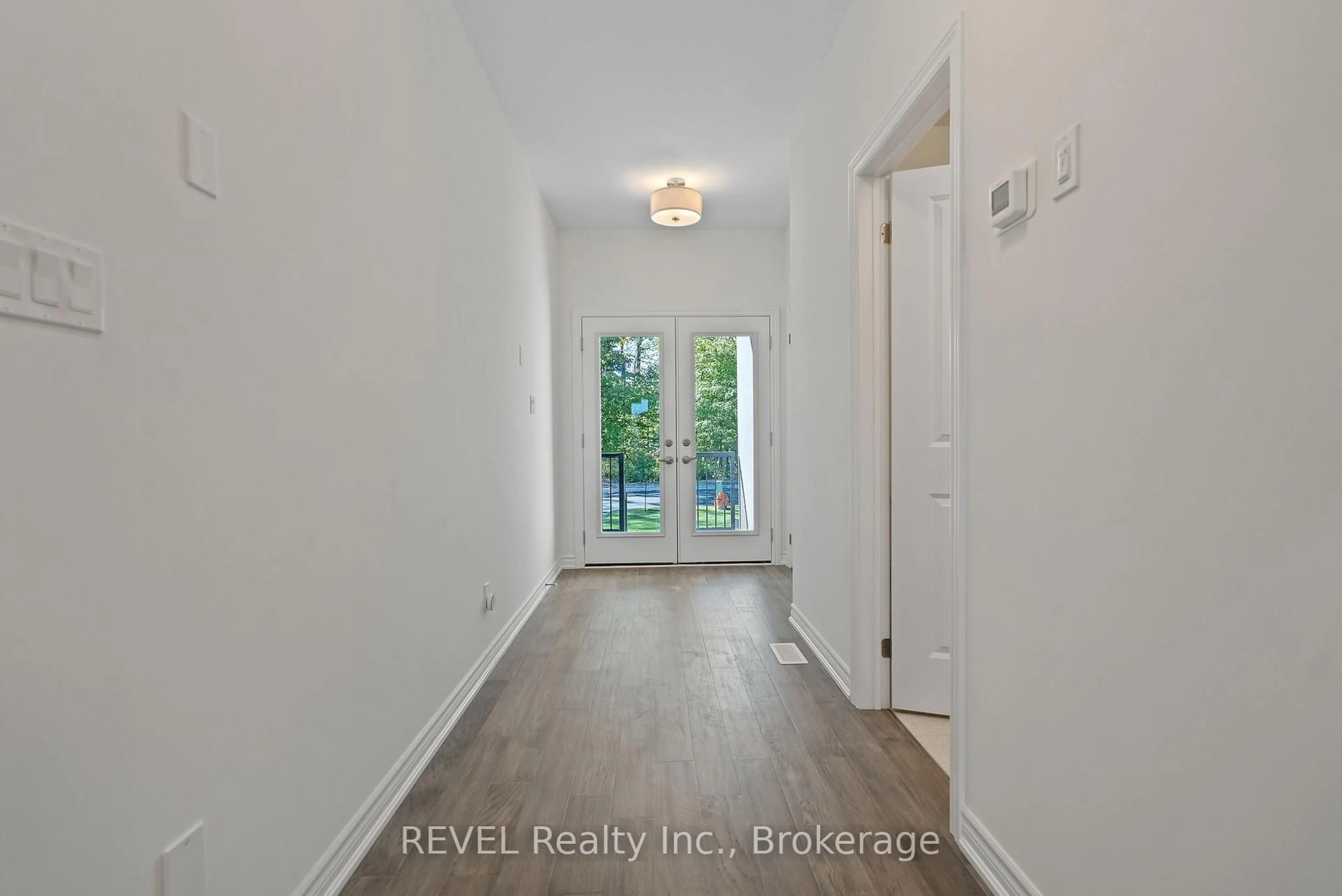 Indoor entryway for 3284 Parker Ave, Fort Erie Ontario L0S 1N0