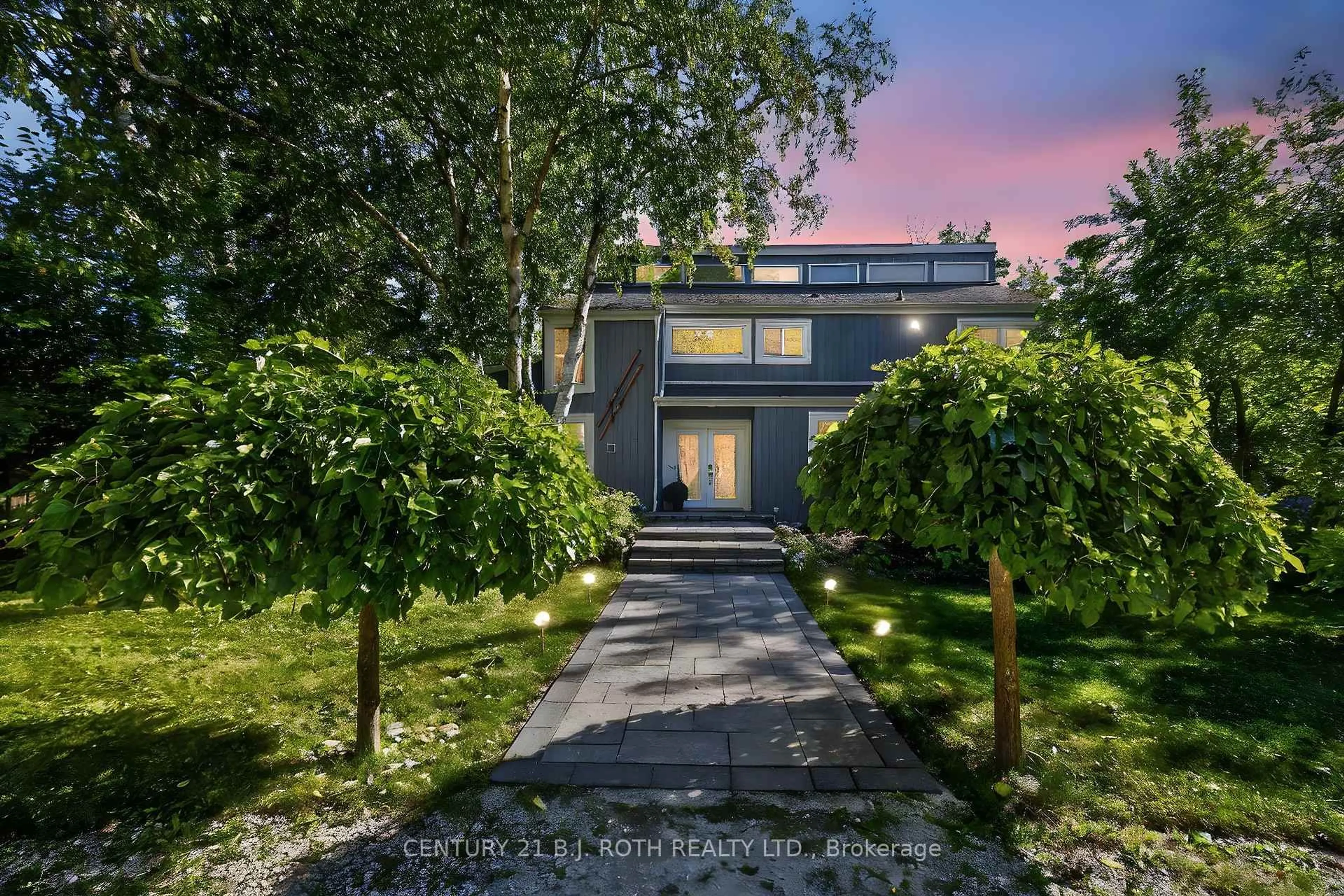 A pic from outside/outdoor area/front of a property/back of a property/a pic from drone, street for 209846 26 Highway, Blue Mountains Ontario L9Y 0L1