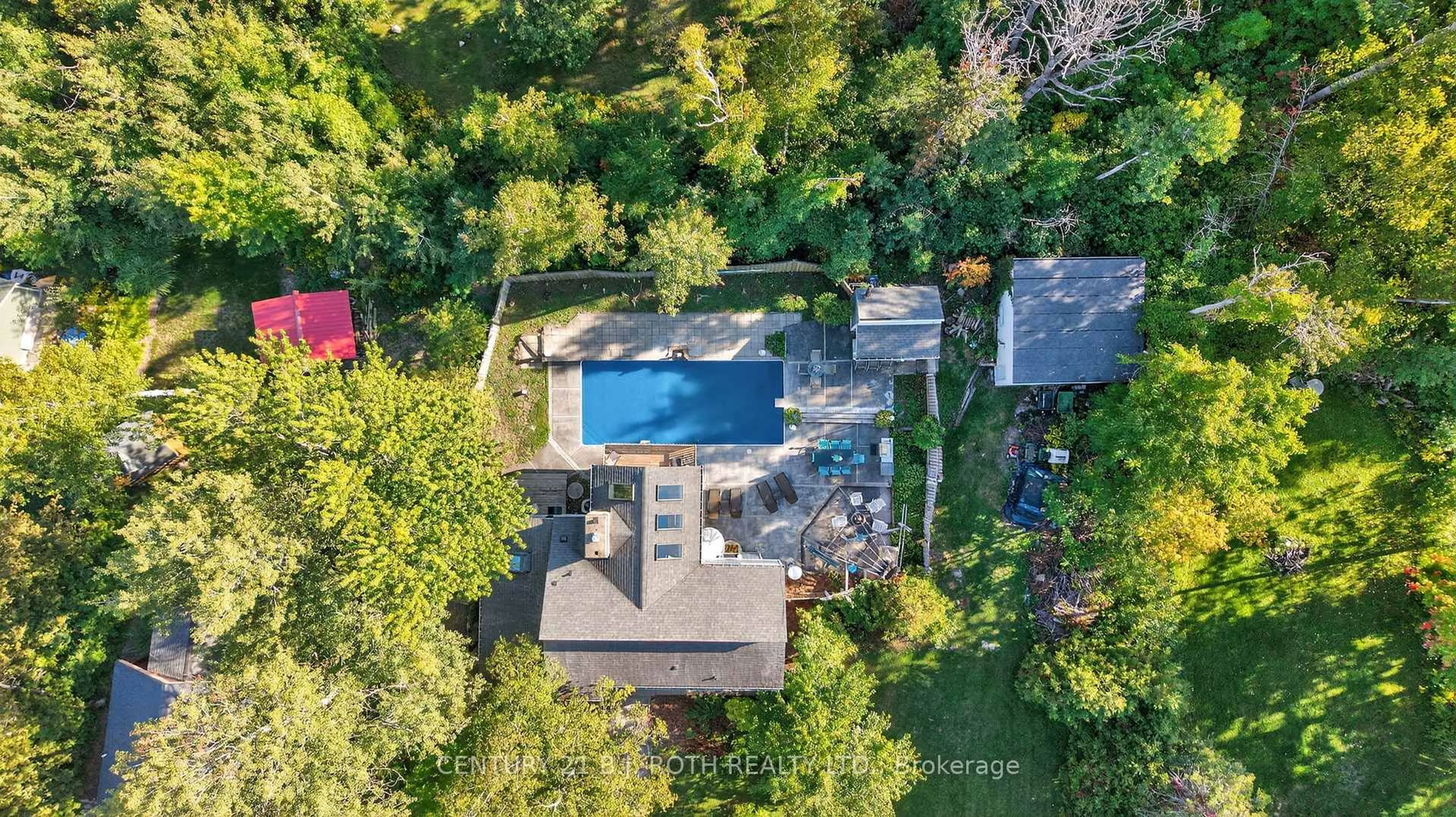 A pic from outside/outdoor area/front of a property/back of a property/a pic from drone, unknown for 209846 26 Highway, Blue Mountains Ontario L9Y 0L1
