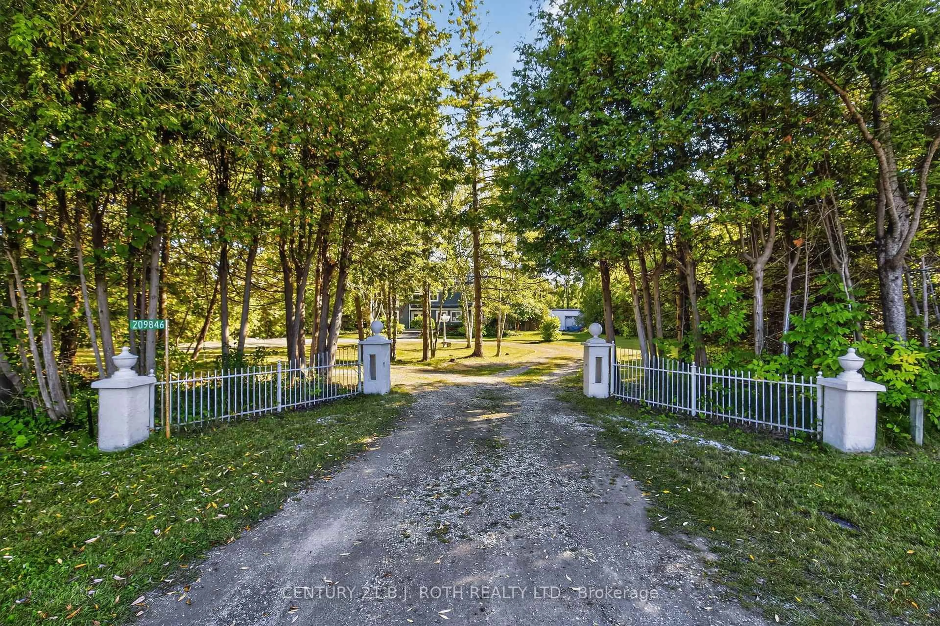 Patio, forest/trees view for 209846 26 Highway, Blue Mountains Ontario L9Y 0L1