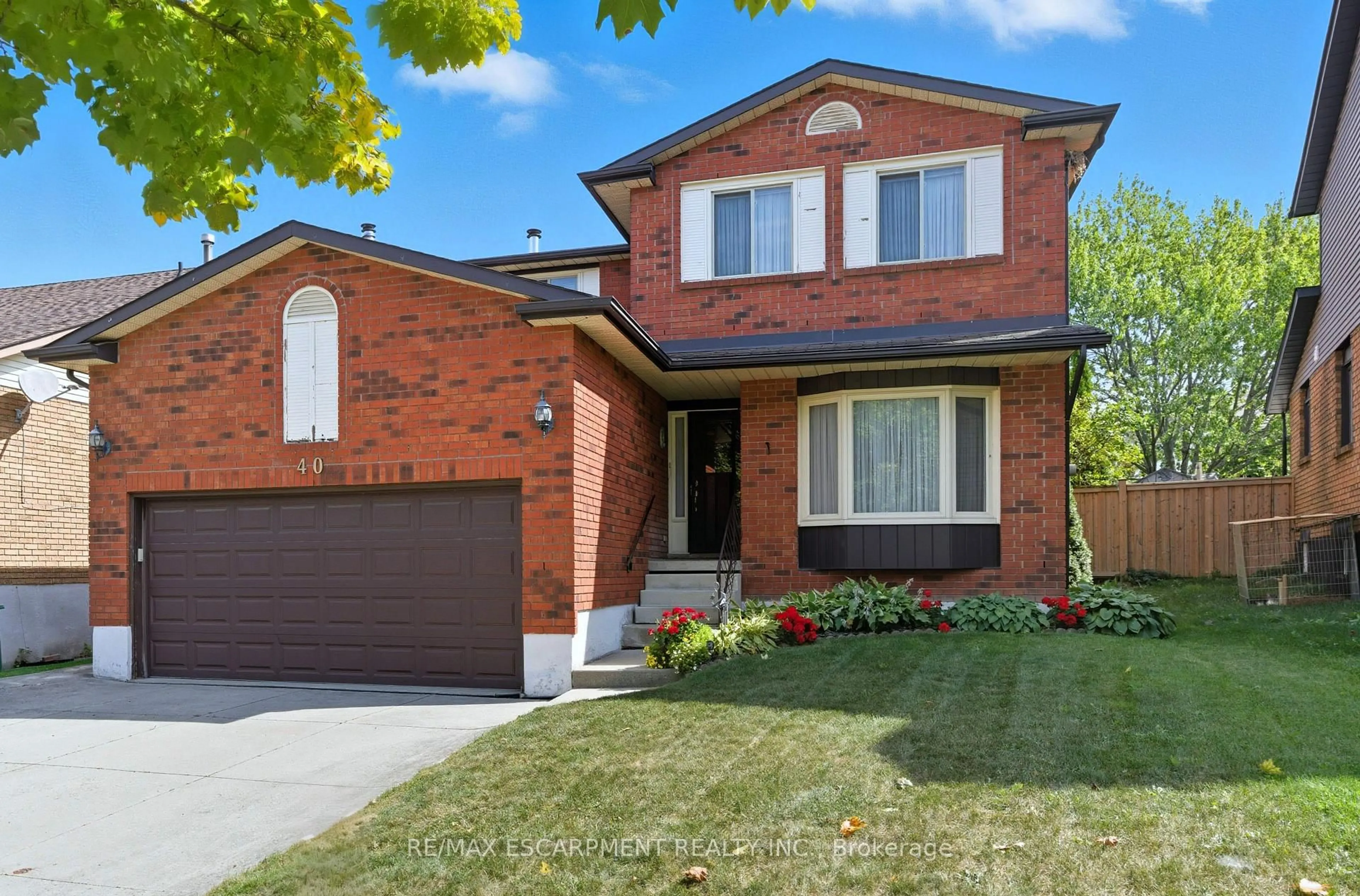 Home with brick exterior material, street for 40 GATESTONE Dr, Hamilton Ontario L8J 2P4