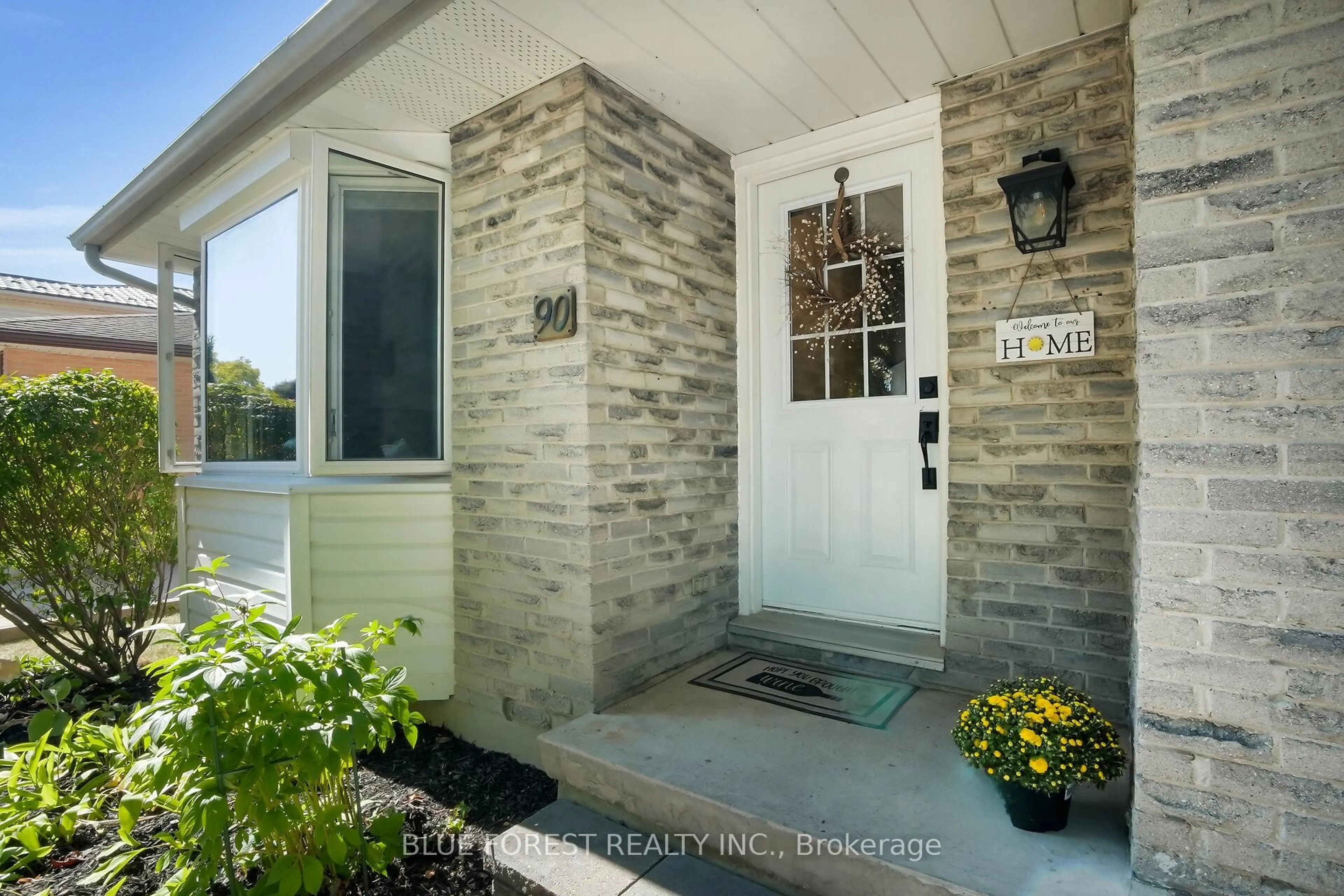 Indoor entryway for 90 Edmunds Cres, London South Ontario N5Z 4J2