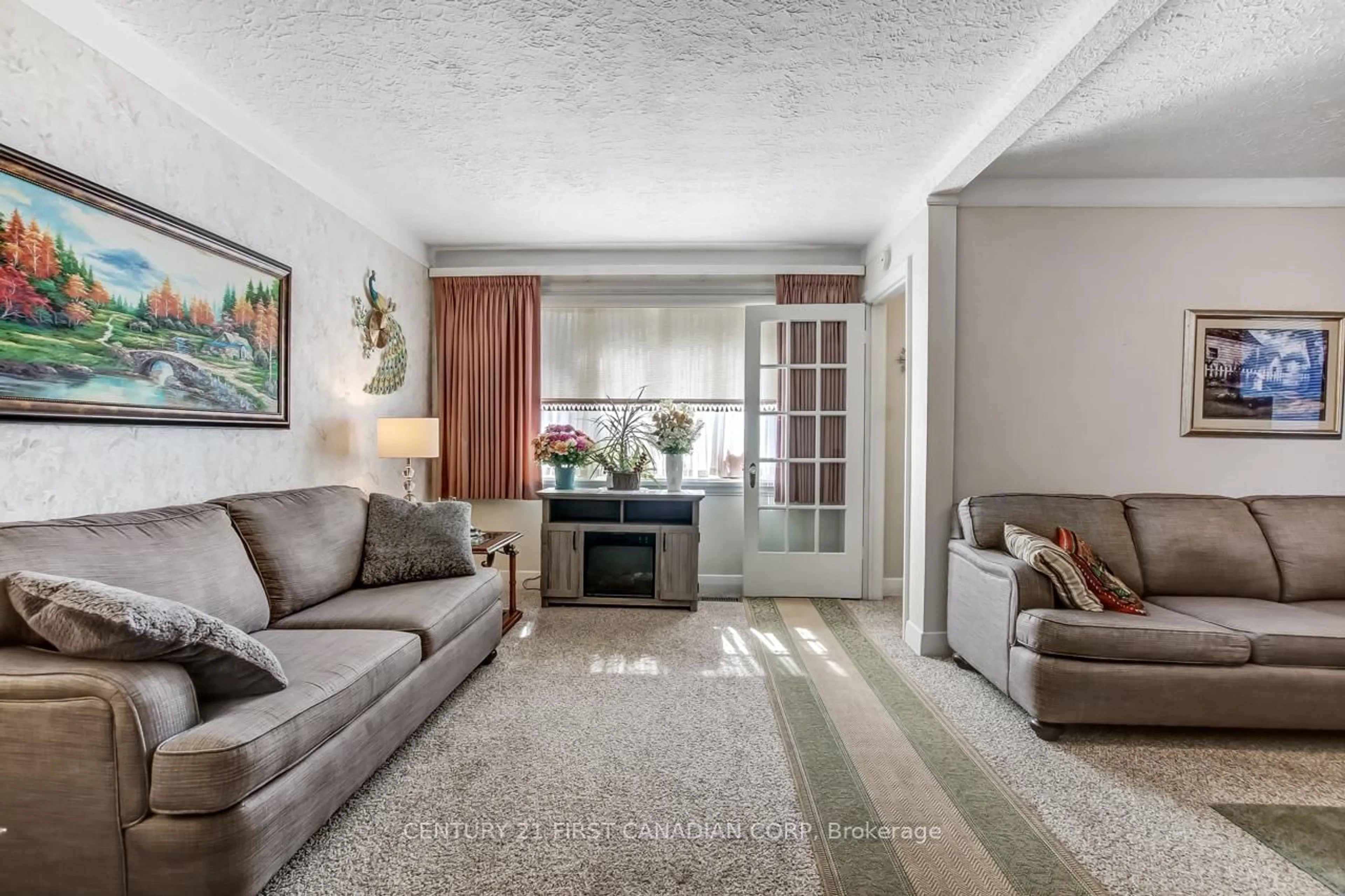 Living room with furniture, unknown for 1290 Langmuir Ave, London East Ontario N5W 2G3
