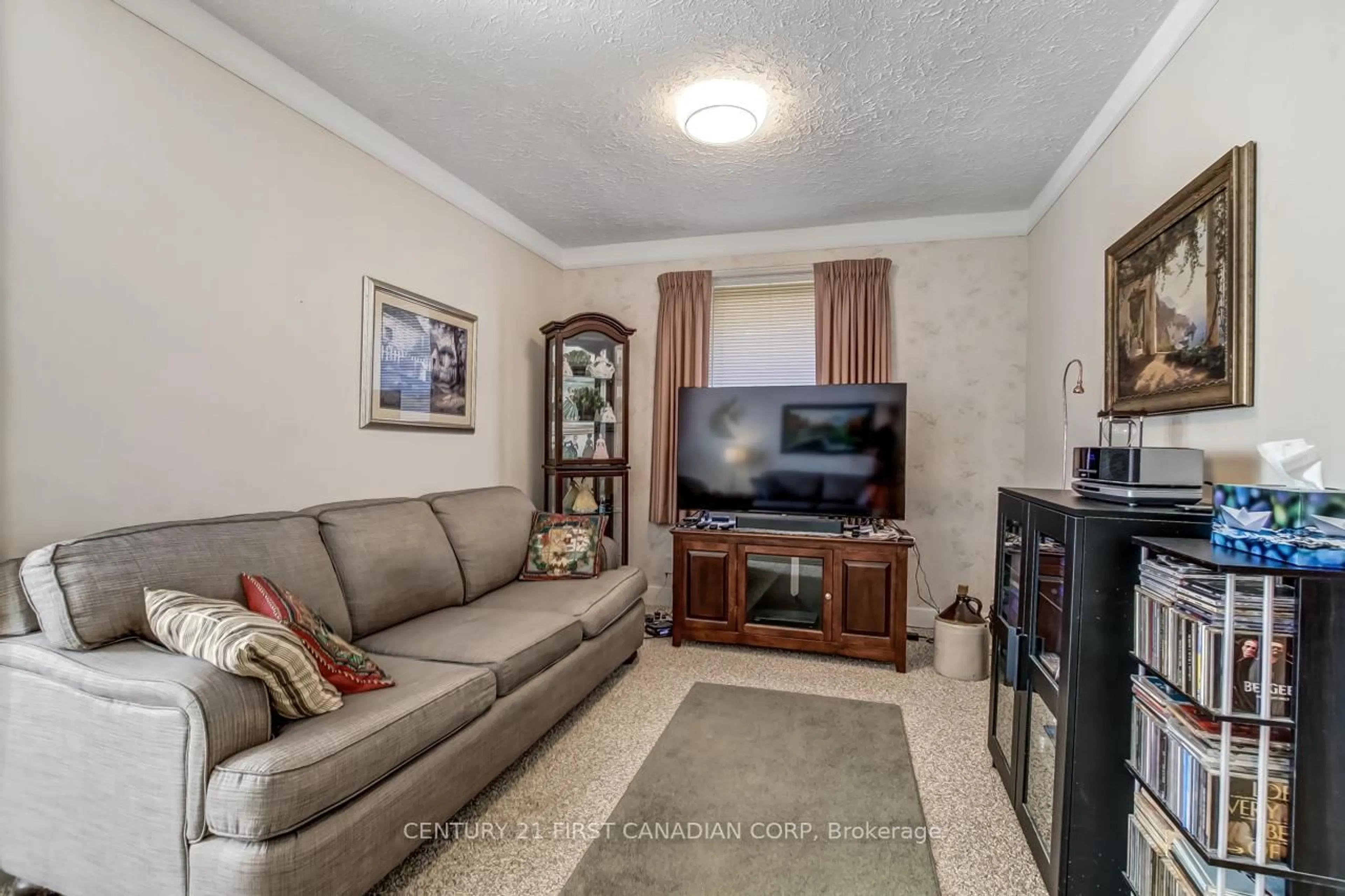 Living room with furniture, unknown for 1290 Langmuir Ave, London East Ontario N5W 2G3