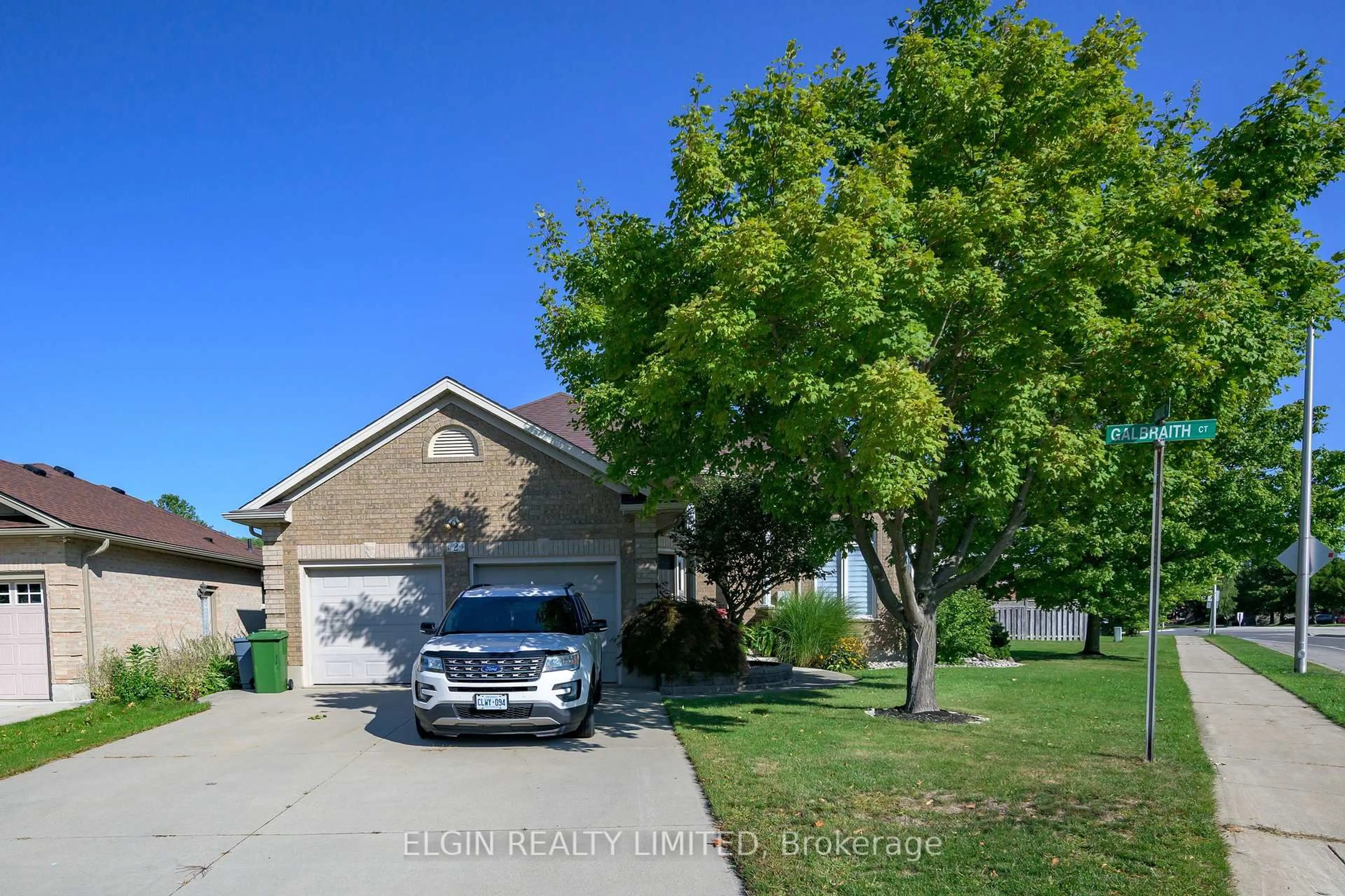 Home with vinyl exterior material, street for 2 Galbraith Crt, St. Thomas Ontario N5R 6G8
