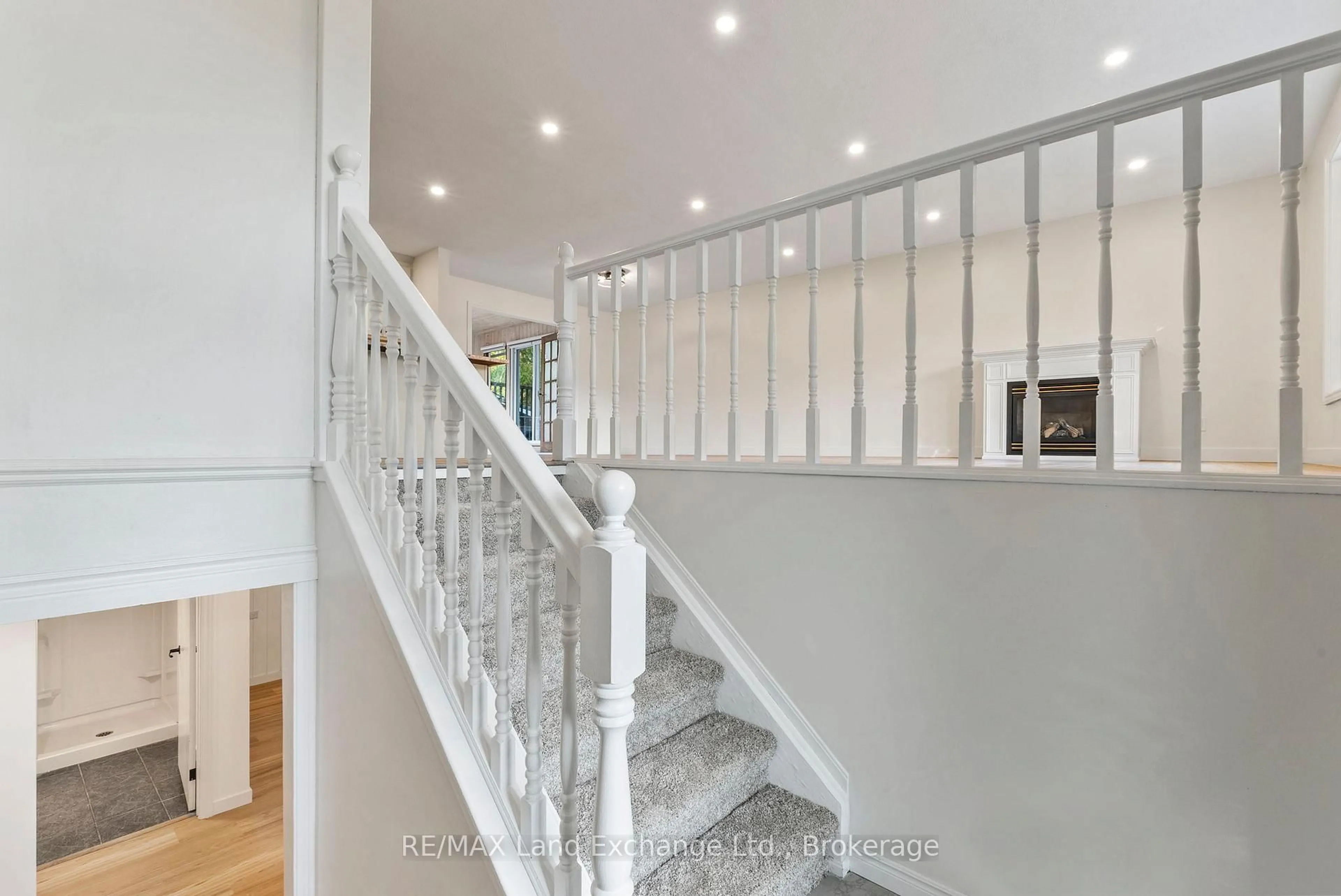 Stairs for 422 Alice St, Saugeen Shores Ontario N0H 2L0