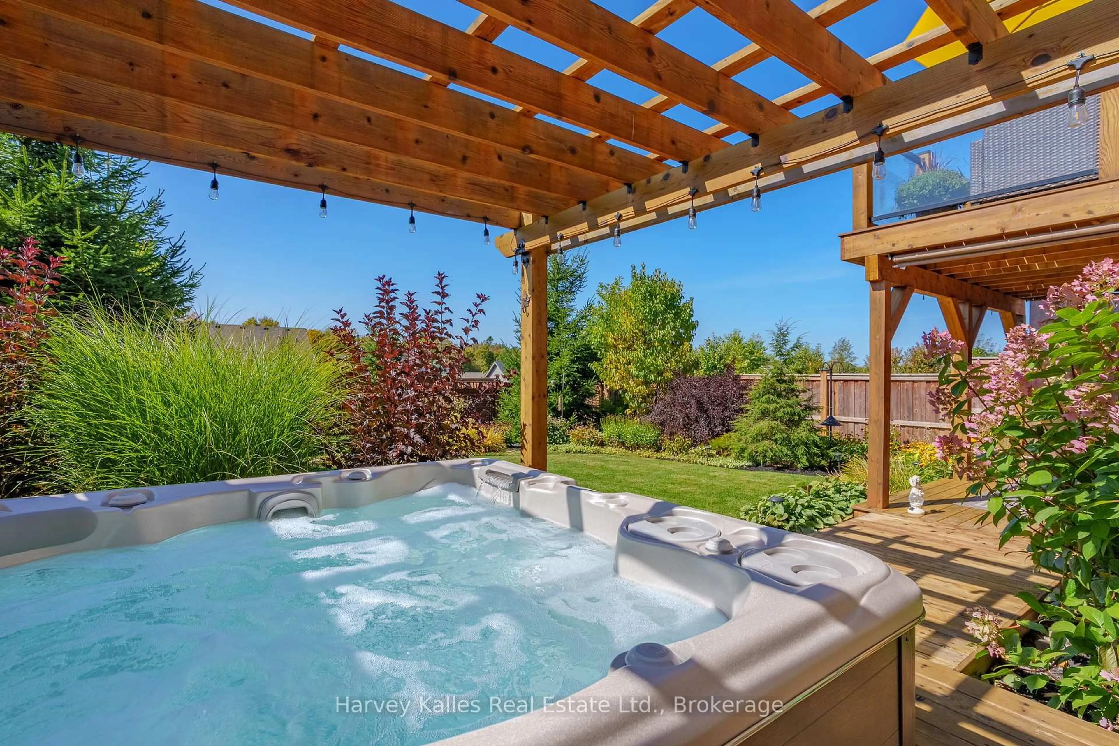 Patio, water/lake/river/ocean view for 5 Braeside Cres, Huntsville Ontario P1H 0C5