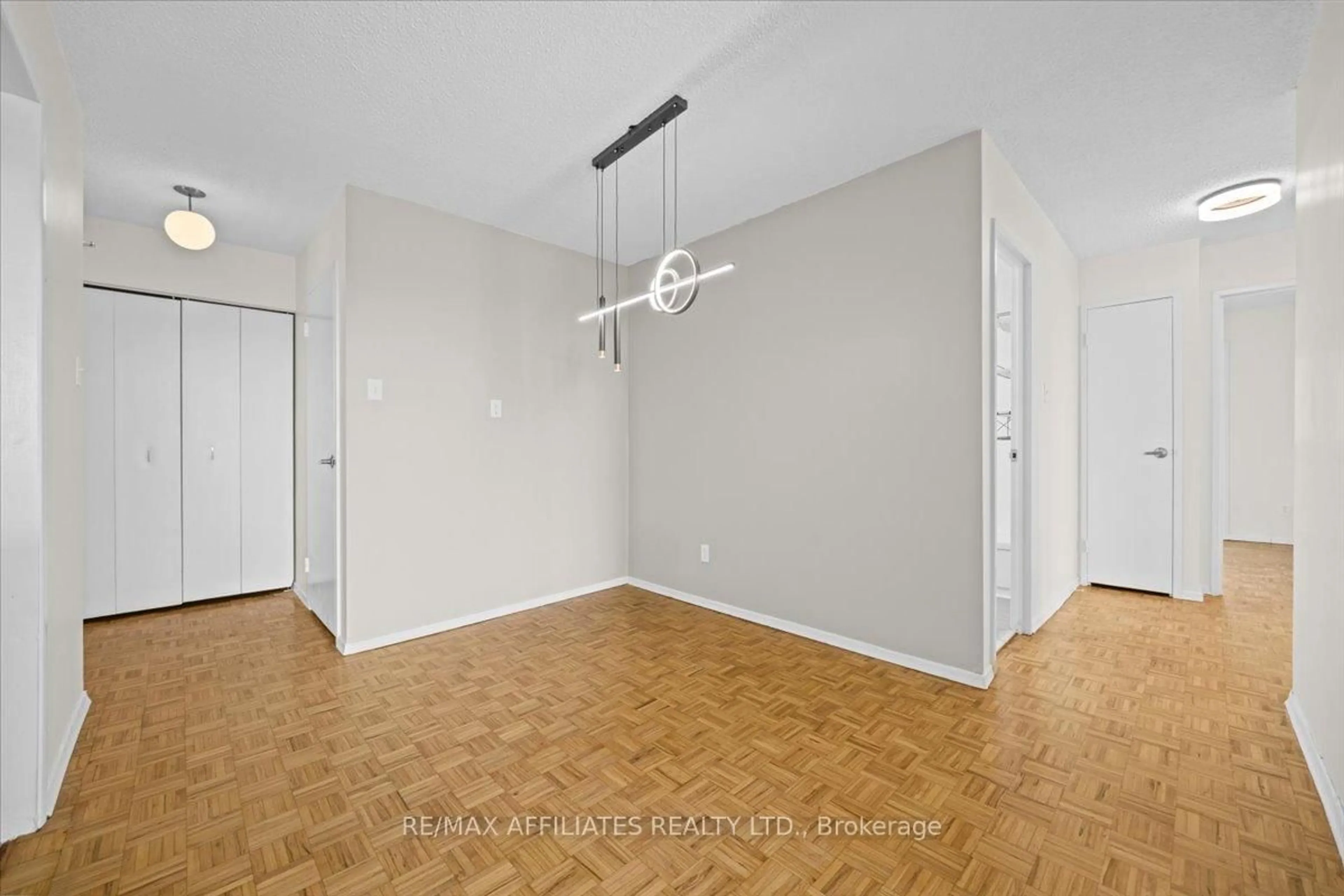 A pic of a room for 158B McArthur Ave #1507, Ottawa Ontario K1L 8C9