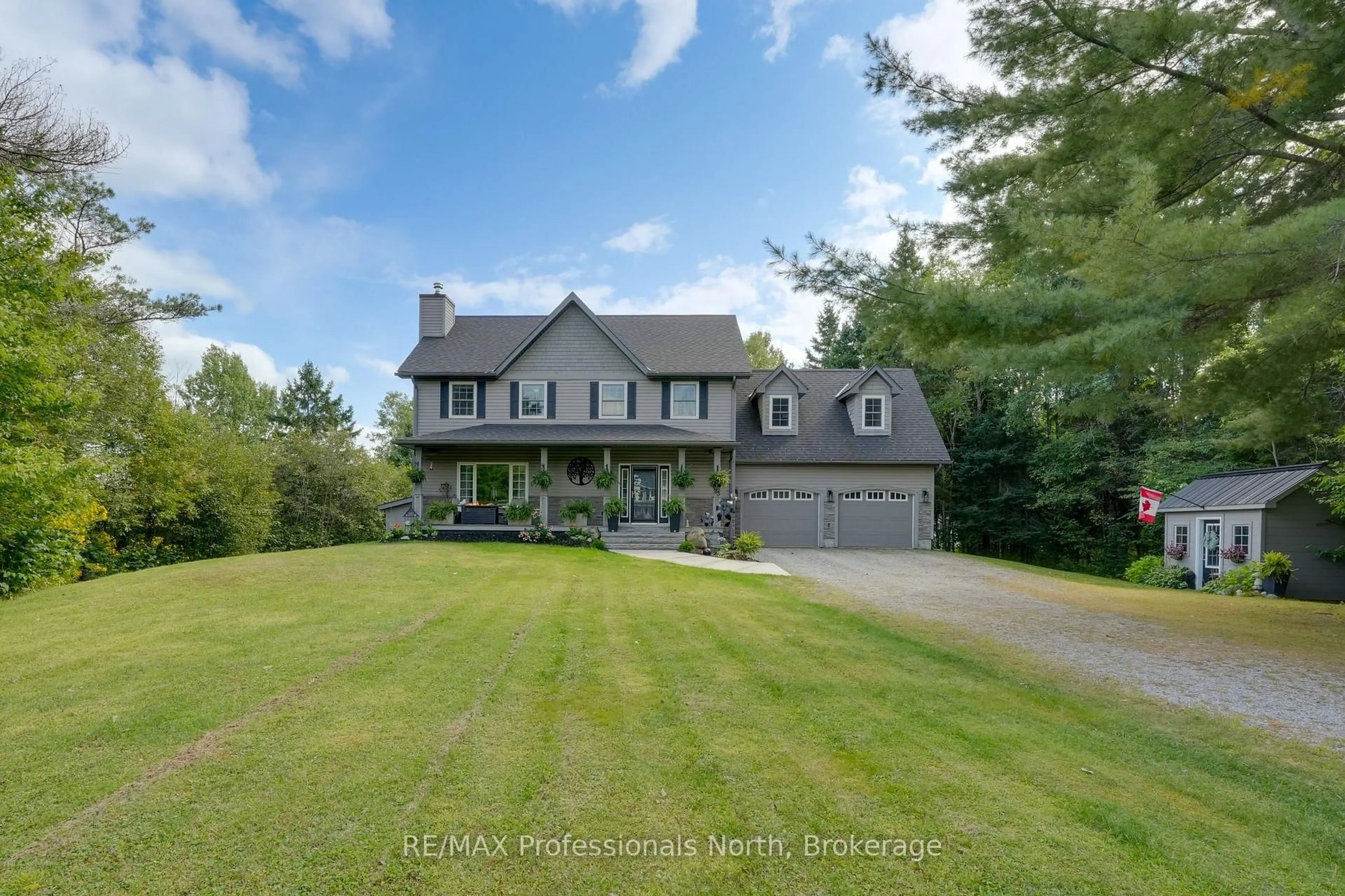 A pic from outside/outdoor area/front of a property/back of a property/a pic from drone, unknown for 23 Thomas Cres, Huntsville Ontario P1H 2M3