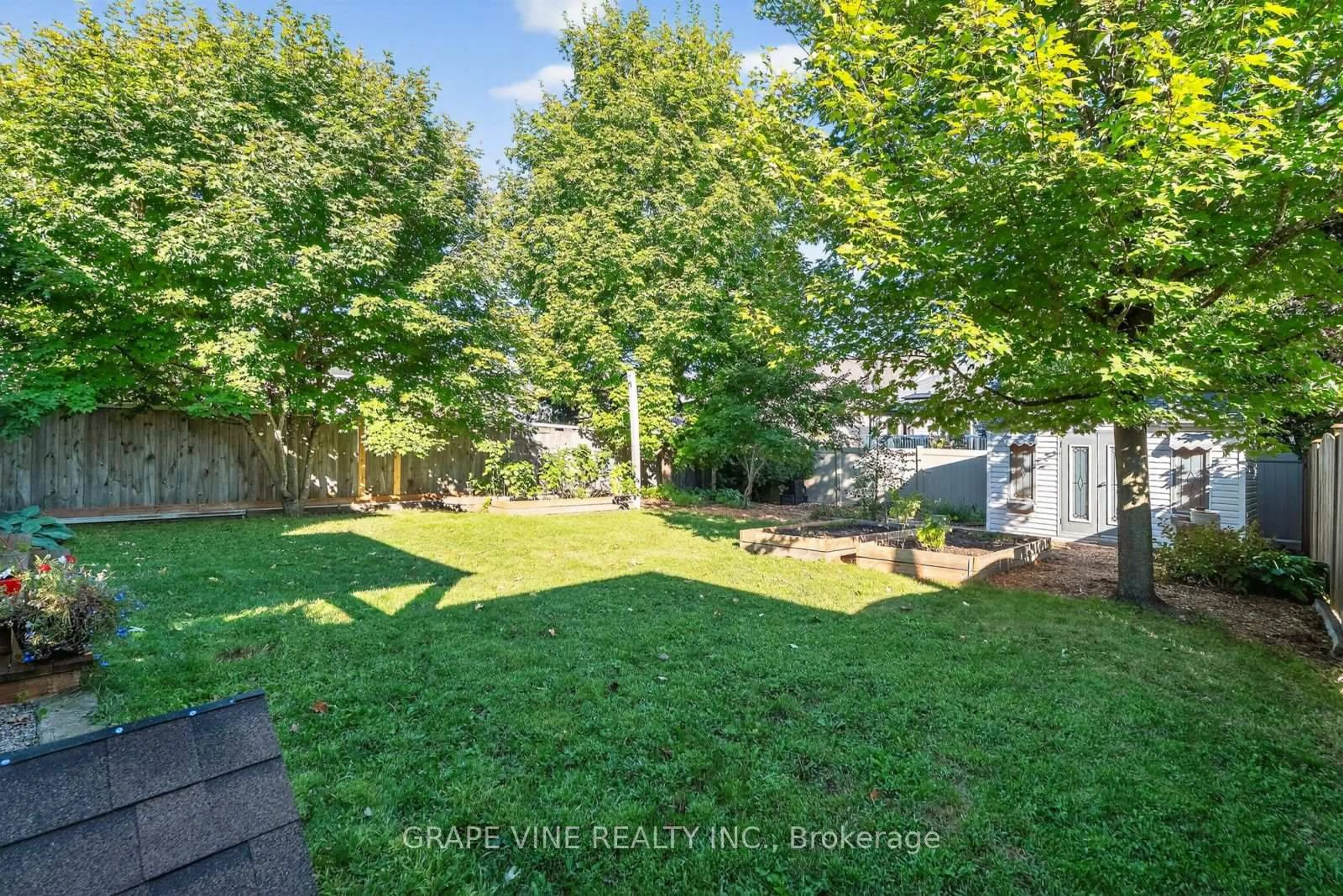 A pic from outside/outdoor area/front of a property/back of a property/a pic from drone, unknown for 823 Scala Ave, Orleans Ontario K4A 4M2
