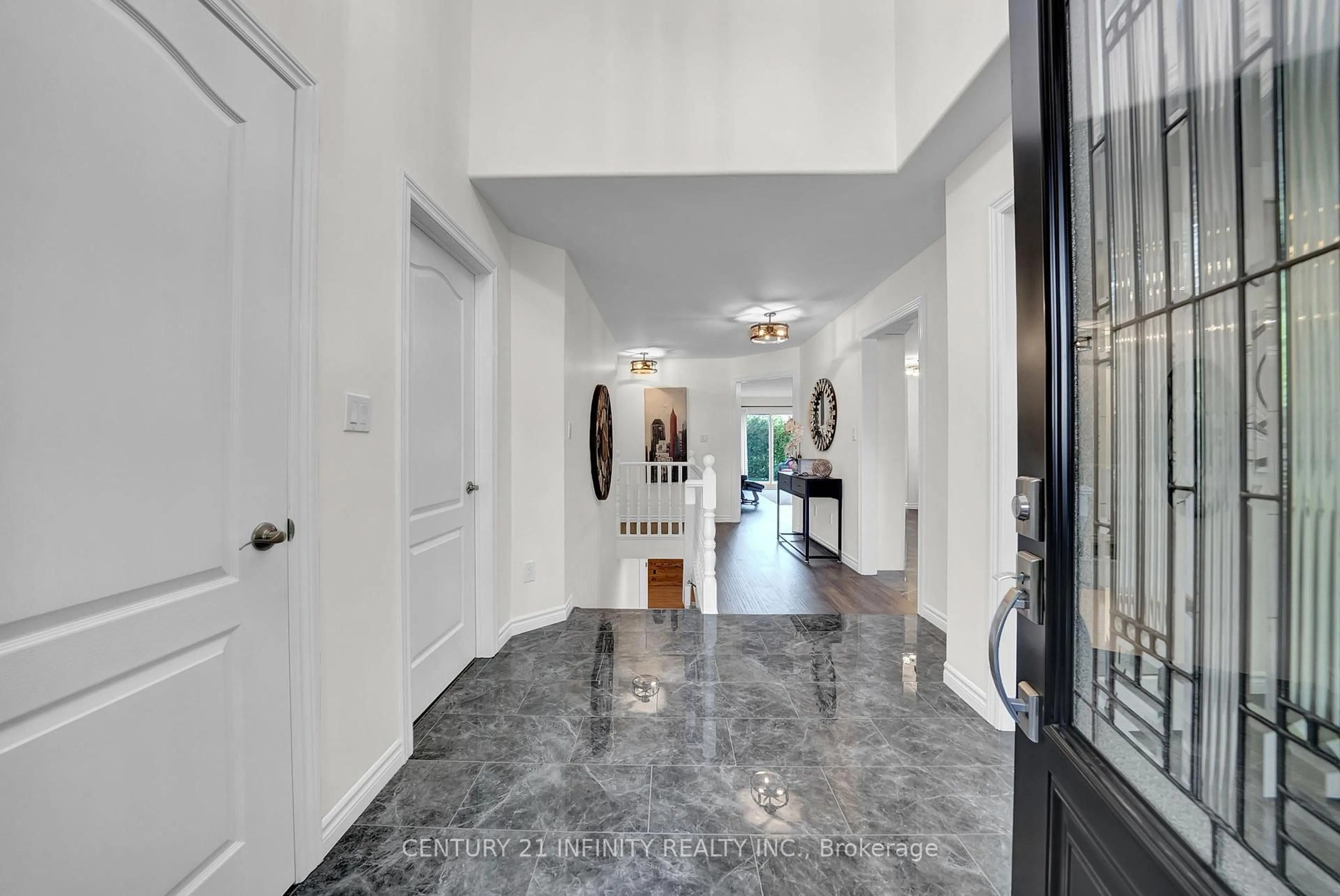 Indoor foyer for 16 LORI Blvd, Kawartha Lakes Ontario K9V 6B6