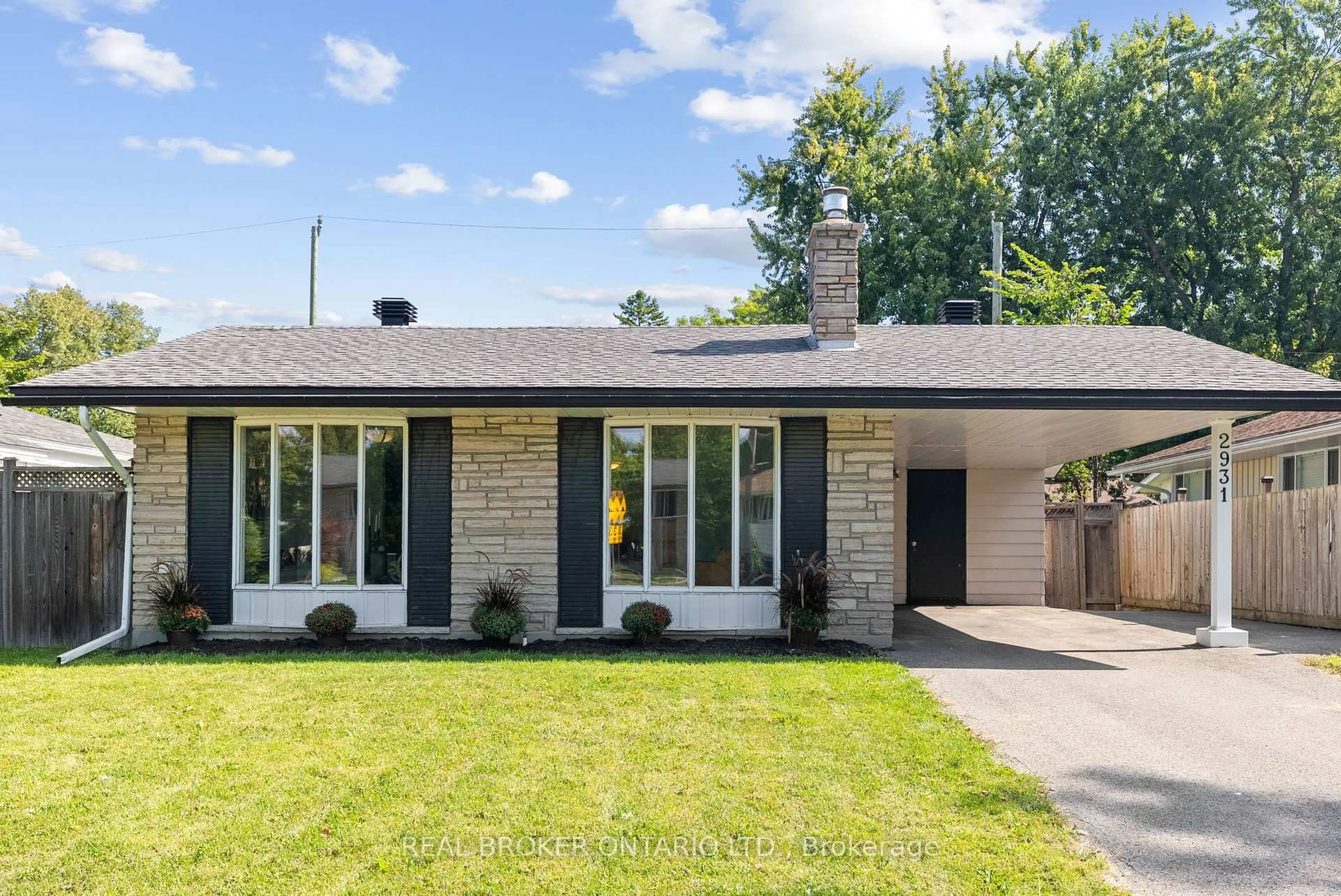 Home with brick exterior material, street for 2931 Southmore Dr, Ottawa Ontario K1V 6Z2