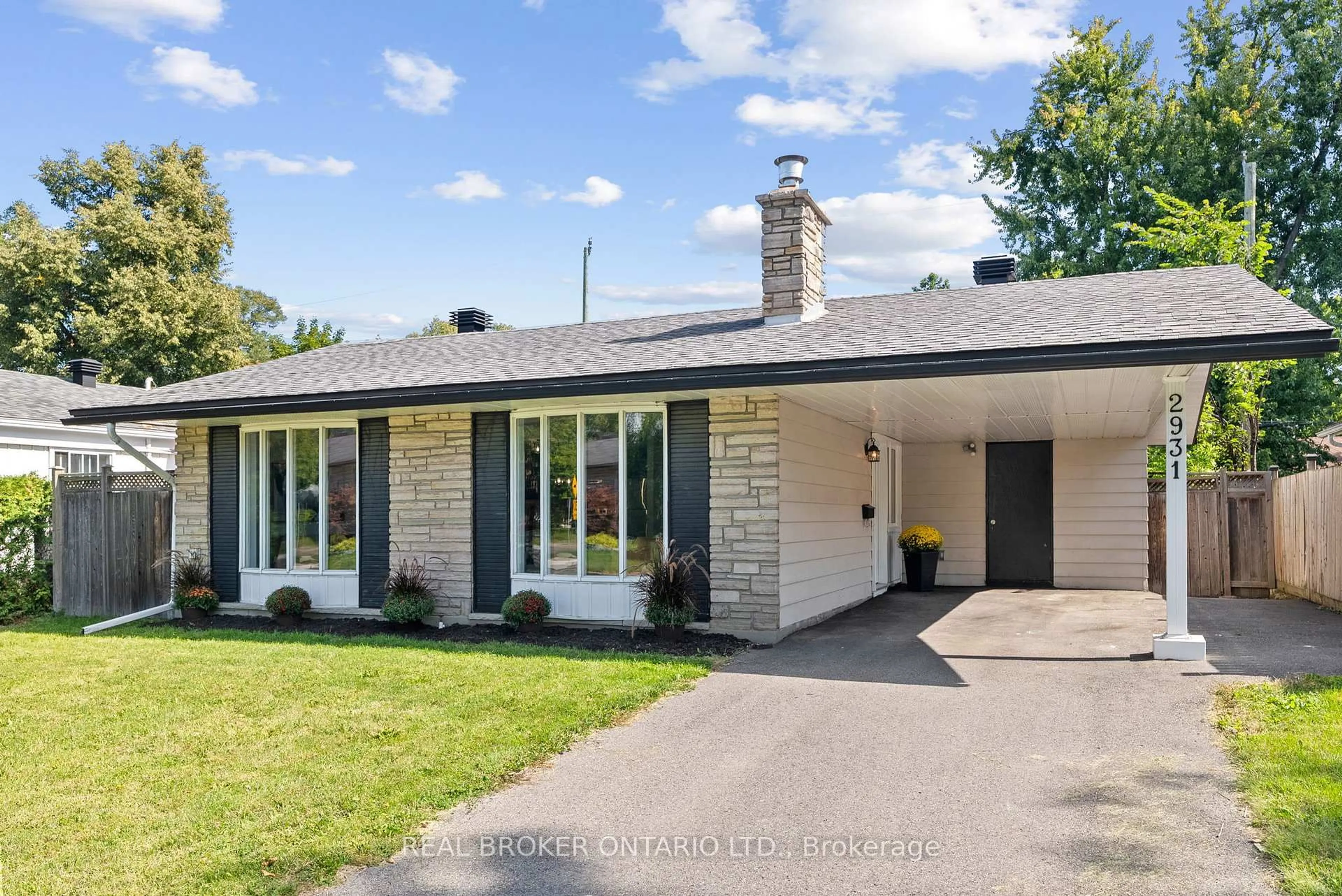Home with brick exterior material, street for 2931 Southmore Dr, Ottawa Ontario K1V 6Z2