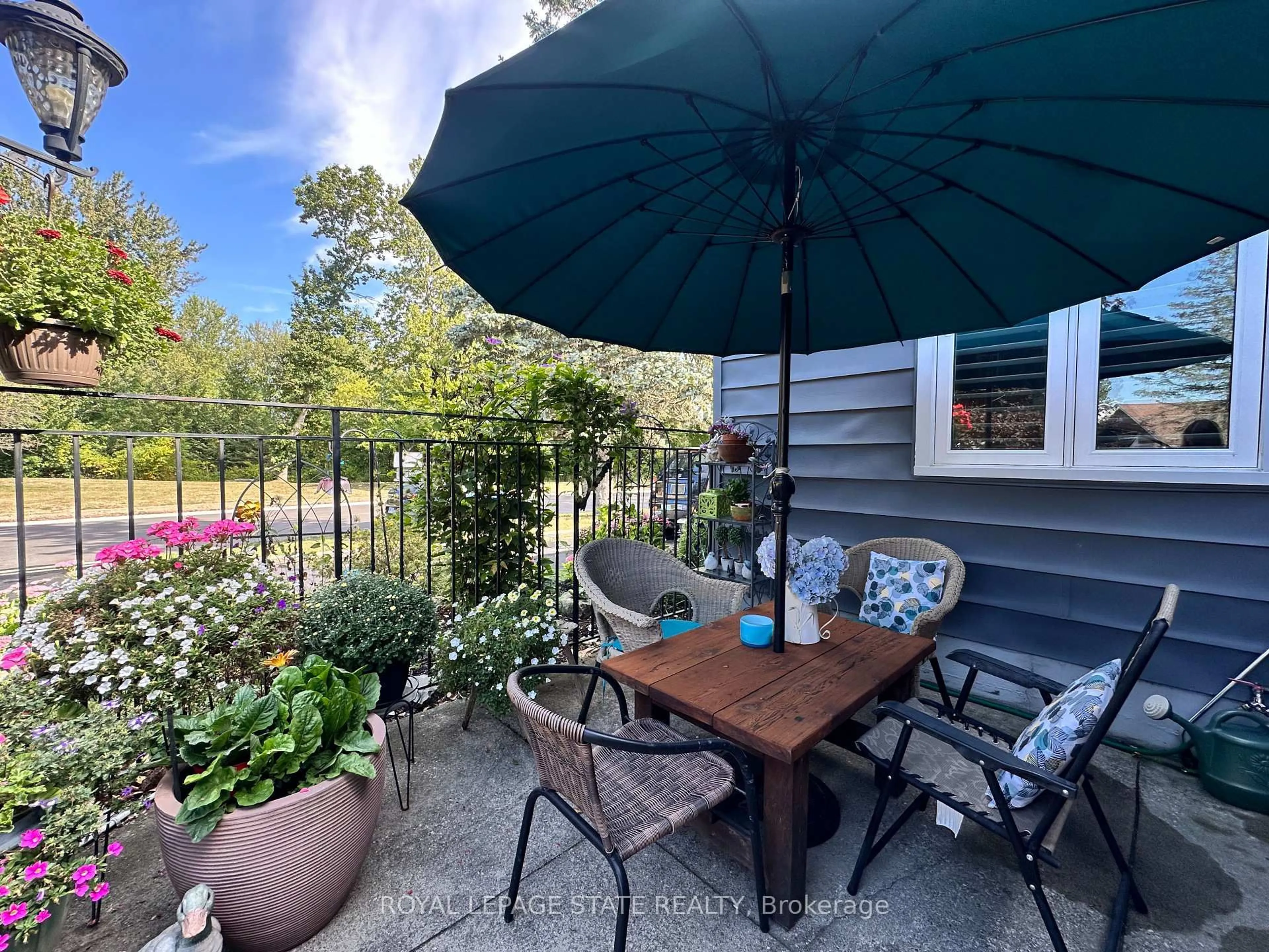 Patio, water/lake/river/ocean view for 102 Jarrett Pl, Haldimand Ontario N1A 3E5