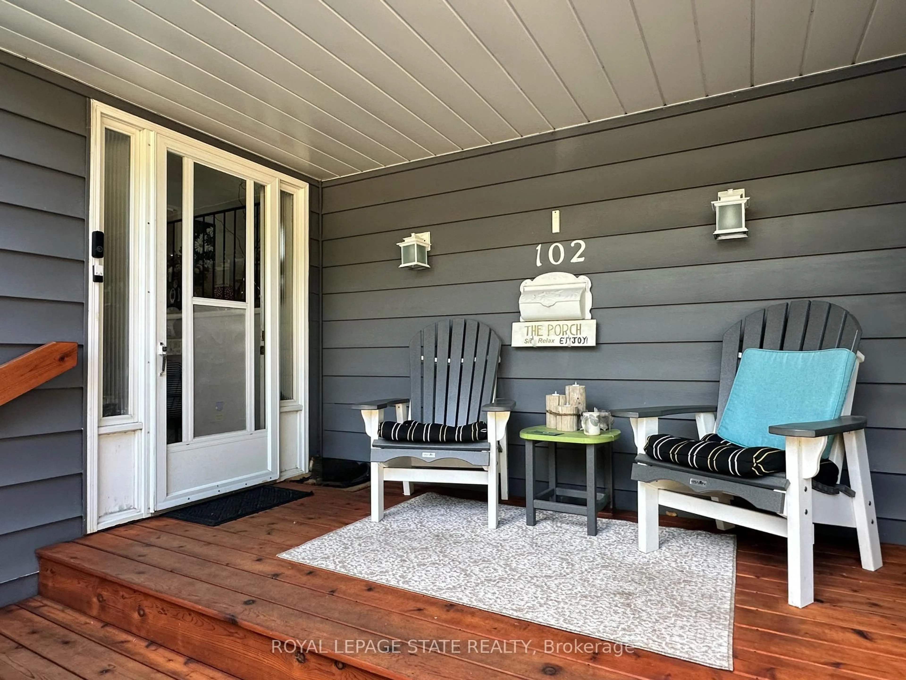 Indoor entryway for 102 Jarrett Pl, Haldimand Ontario N1A 3E5
