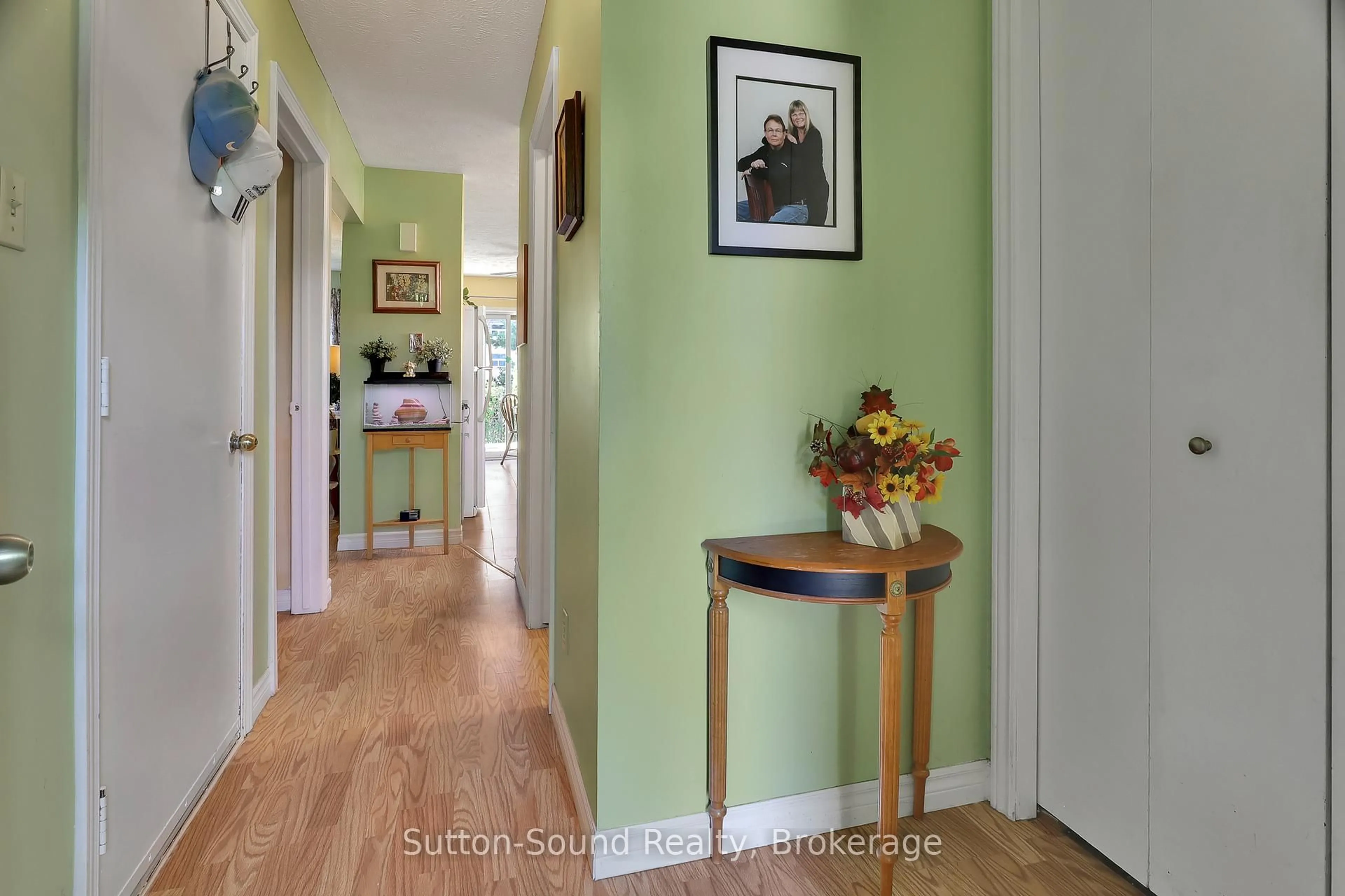 Indoor entryway for 2770 4th Ave, Owen Sound Ontario N4K 6R3