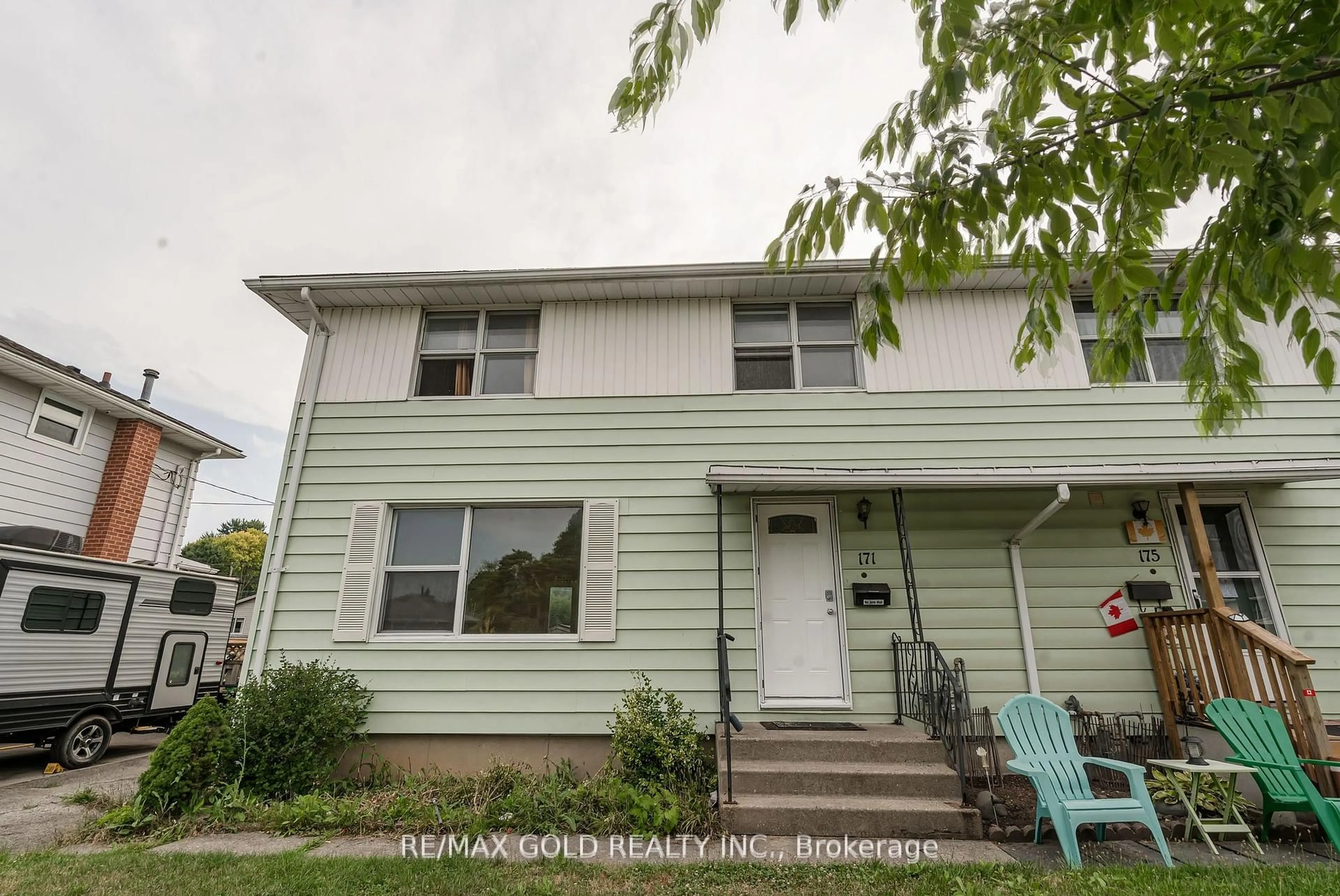 Home with vinyl exterior material, street for 171 Rhine Ave, London East Ontario N5Y 1C7