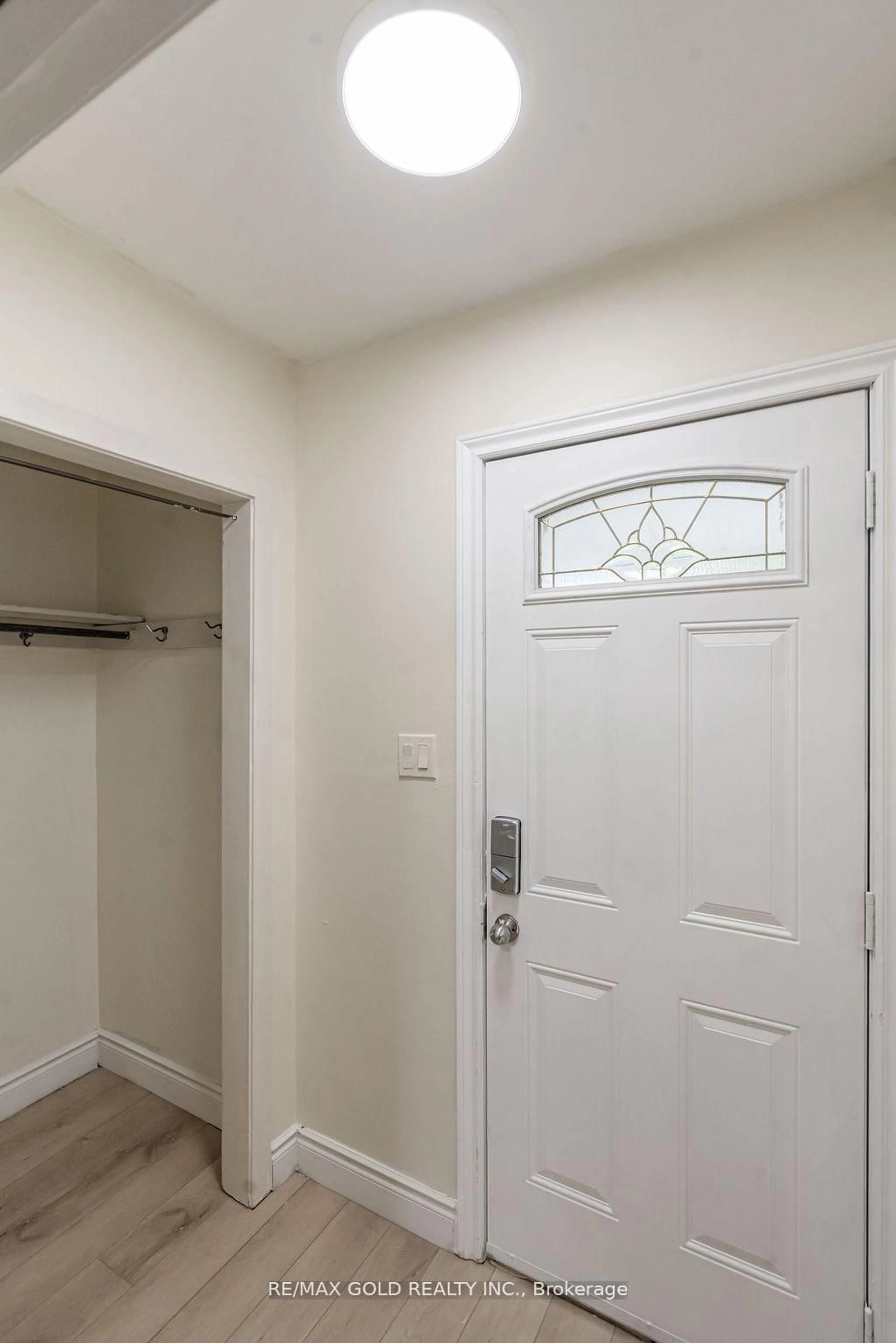 Indoor entryway for 171 Rhine Ave, London East Ontario N5Y 1C7