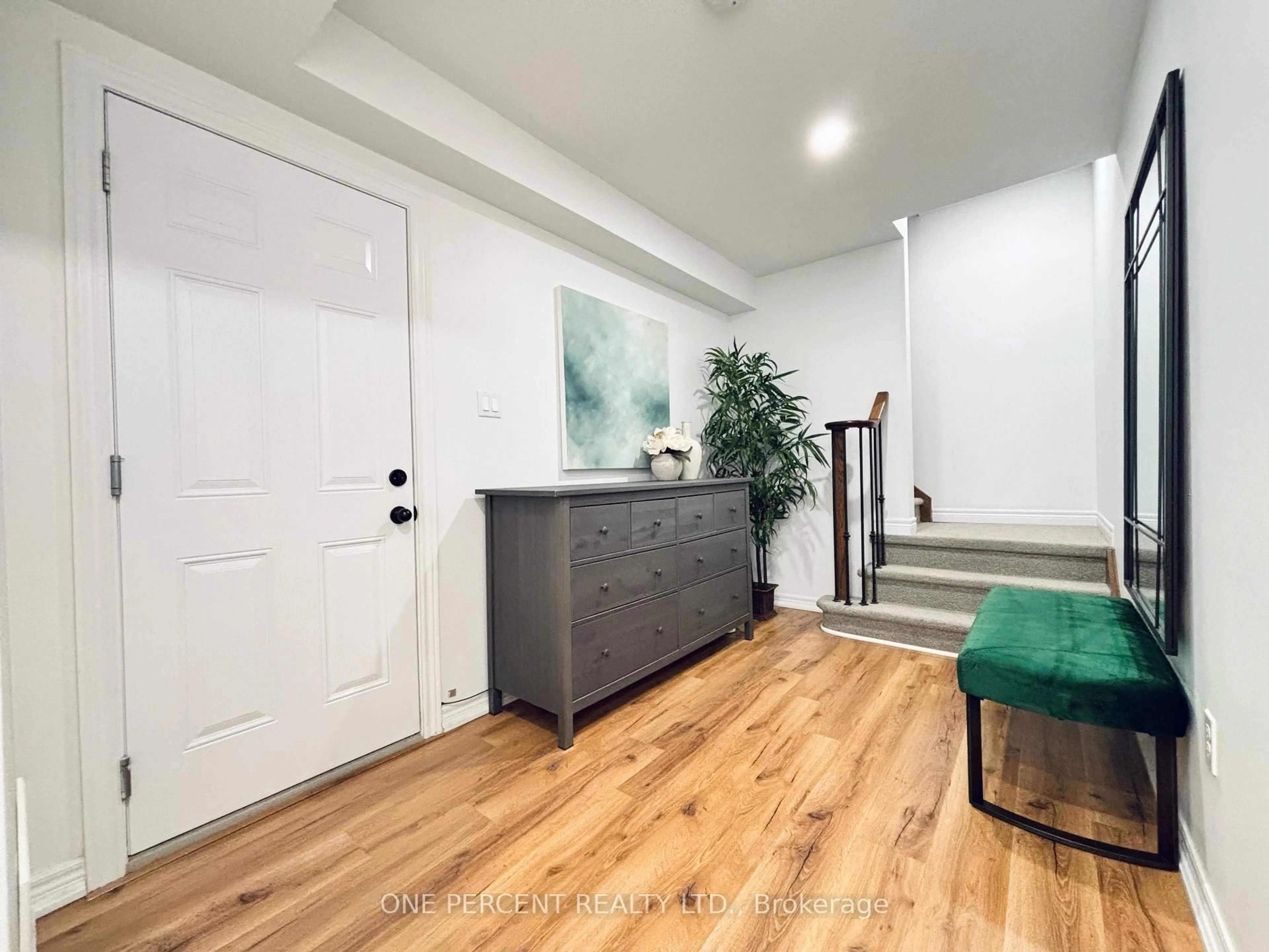 Indoor entryway for 54 Nisbet Blvd #21, Hamilton Ontario L8B 0Y3