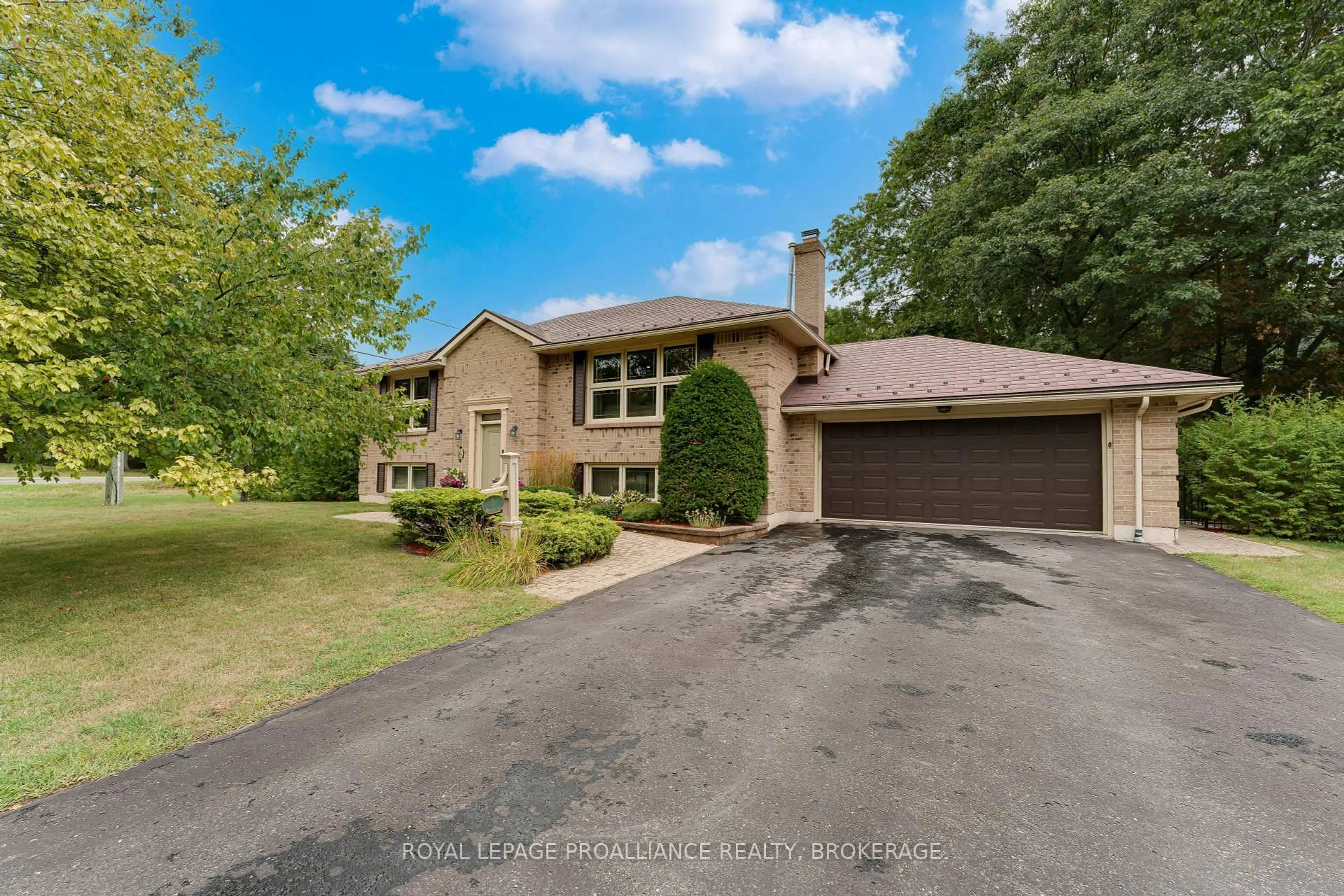 A pic from outside/outdoor area/front of a property/back of a property/a pic from drone, street for 6 Faircrest Blvd, Kingston Ontario K7L 4V1