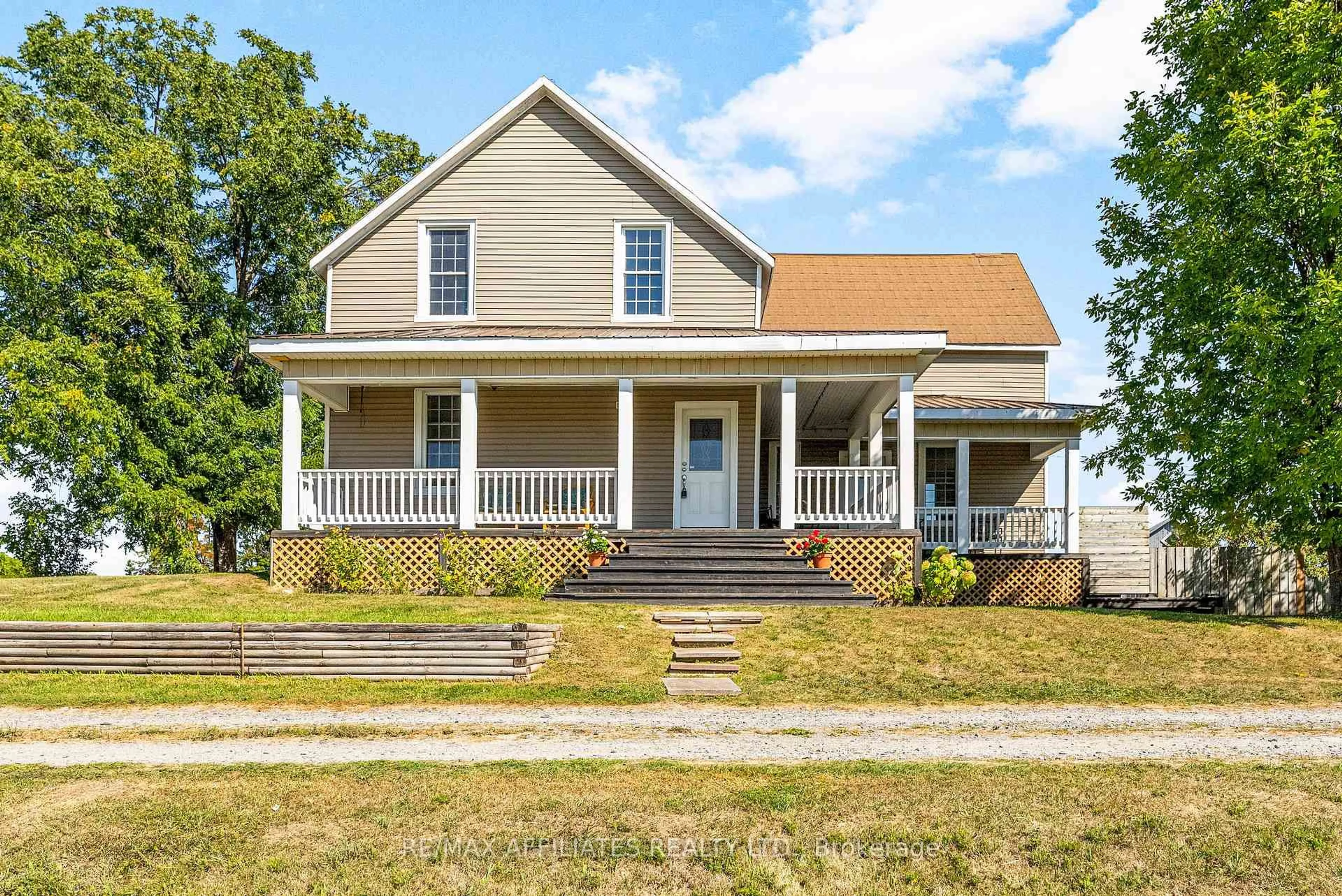 Home with vinyl exterior material, street for 2442 Hwy 511 Highway, Lanark Ontario K0G 1K0