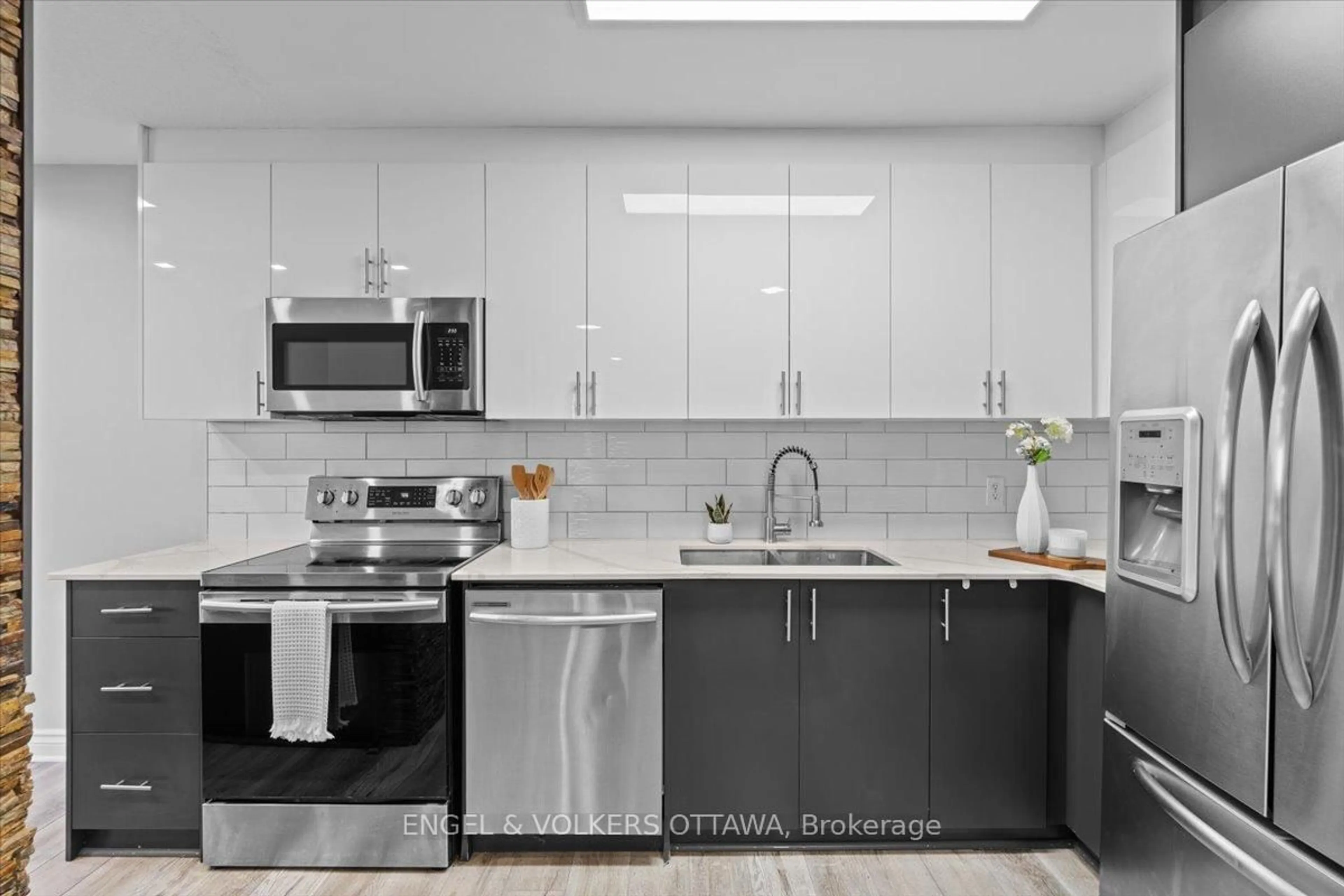Standard kitchen, ceramic/tile floor for 2020 Jasmine Cres #610, Ottawa Ontario K1J 8K5