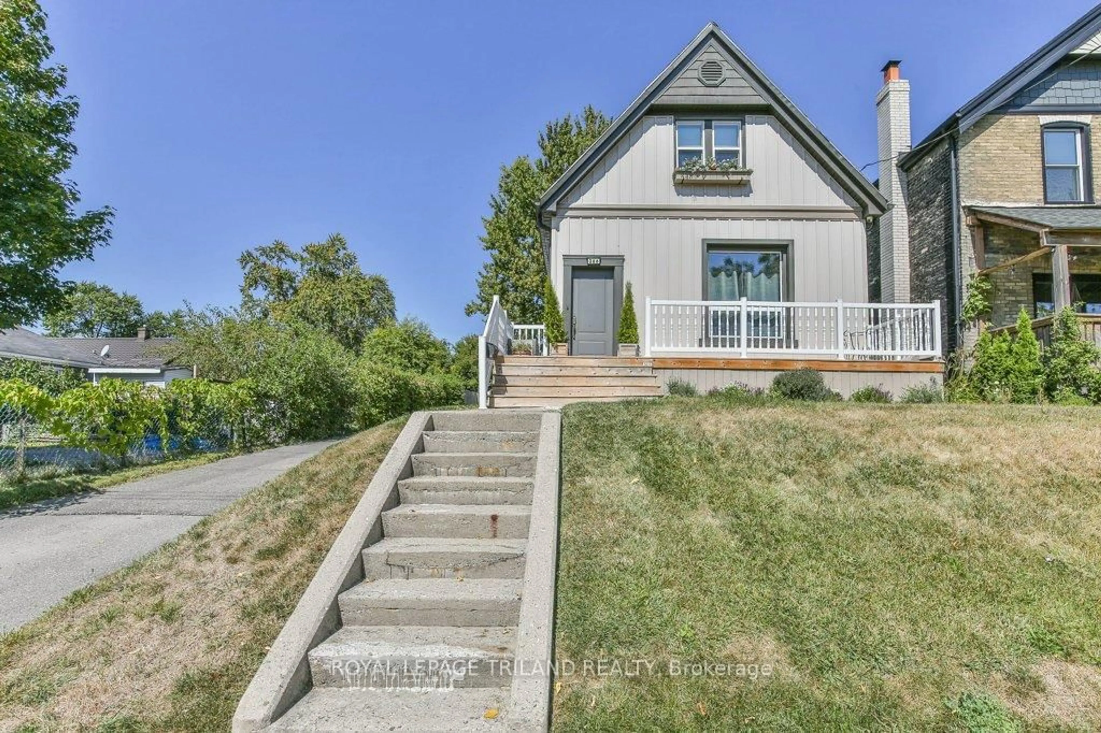 Stairs for 366 SALISBURY St, London East Ontario N5Y 3B1