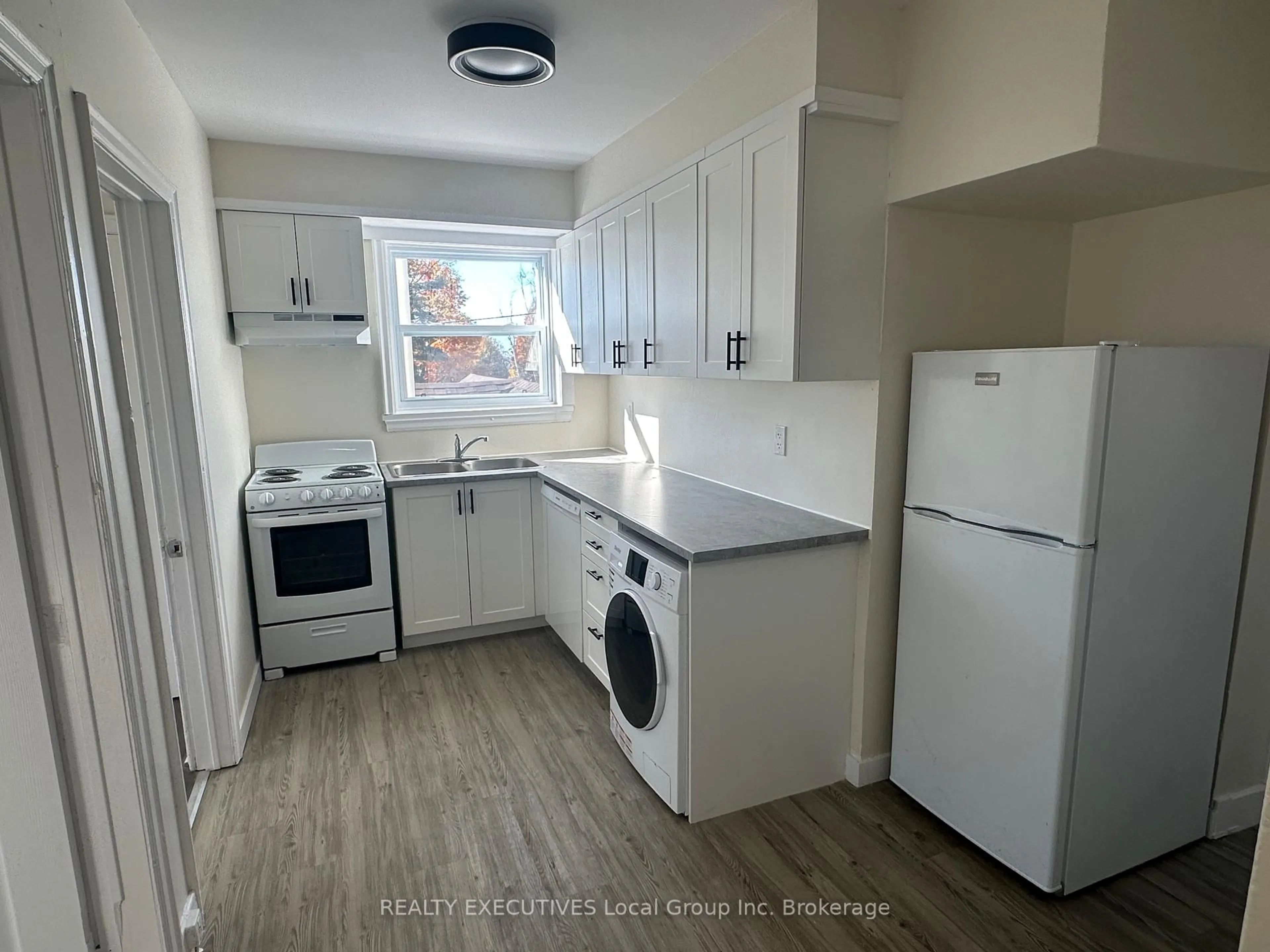 Standard kitchen, unknown for 245 Mattawa St, North Bay Ontario P1B 4M2