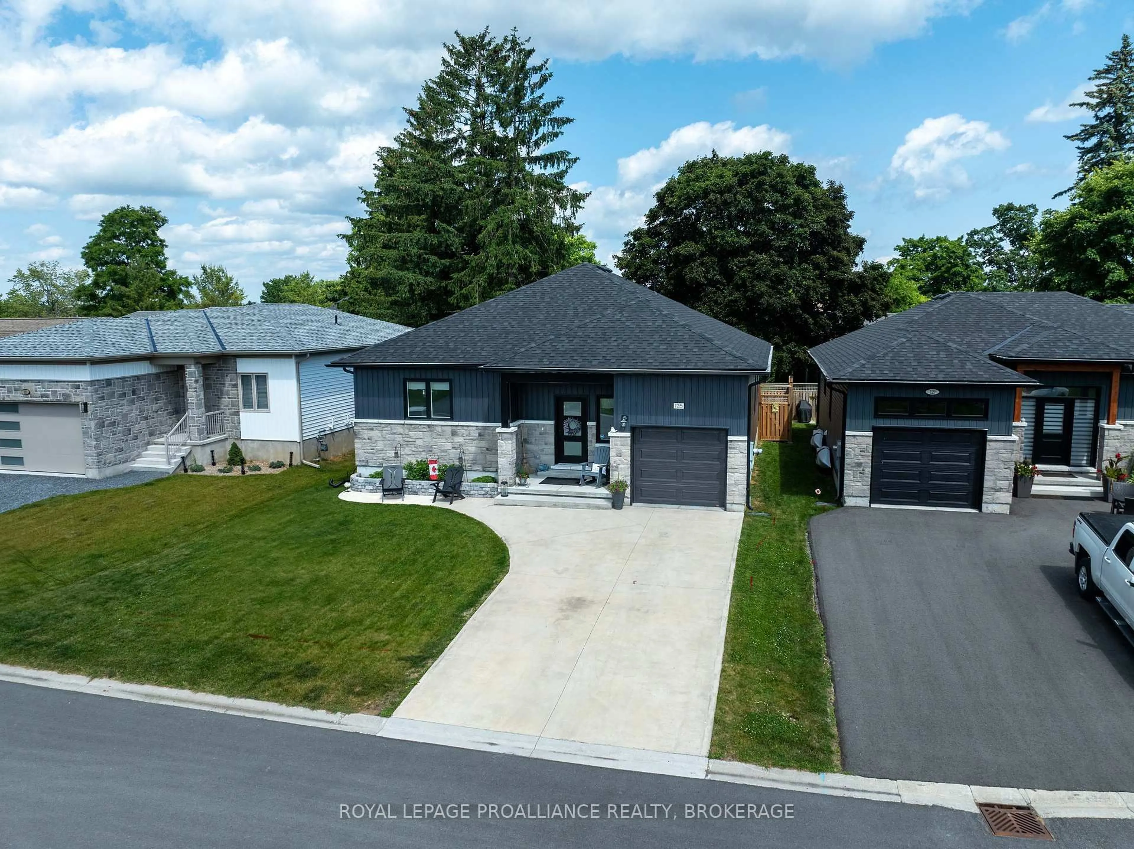 A pic from outside/outdoor area/front of a property/back of a property/a pic from drone, street for 125 Maplecroft Crt, Gananoque Ontario K7G 0A6