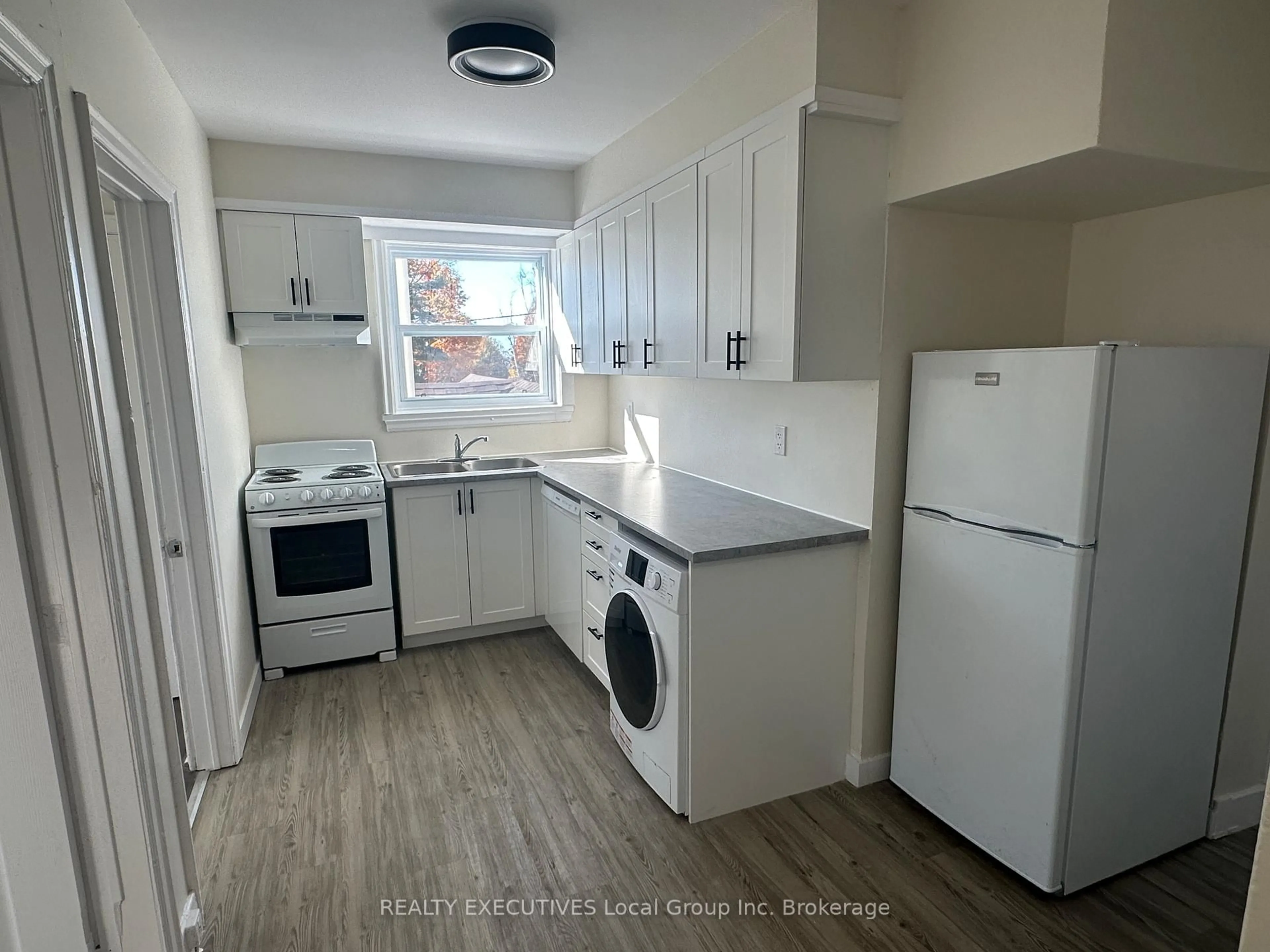 Standard kitchen, unknown for 245 Mattawa St, North Bay Ontario P1B 4M2